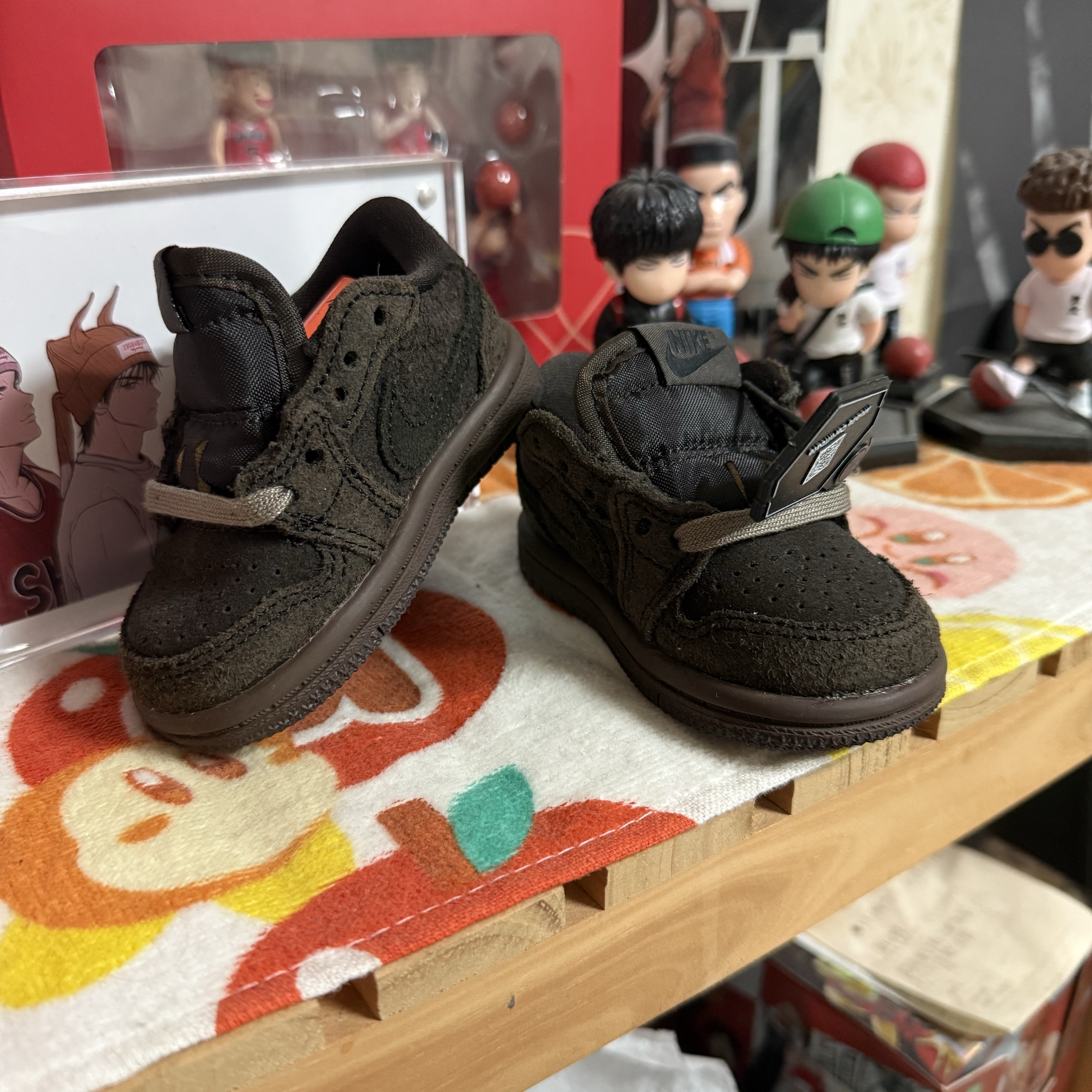(TD) Jordan 1 x Travis Scott Retro Low OG SP Velvet Brown and Dark Mocha 착용 스타일 - 2