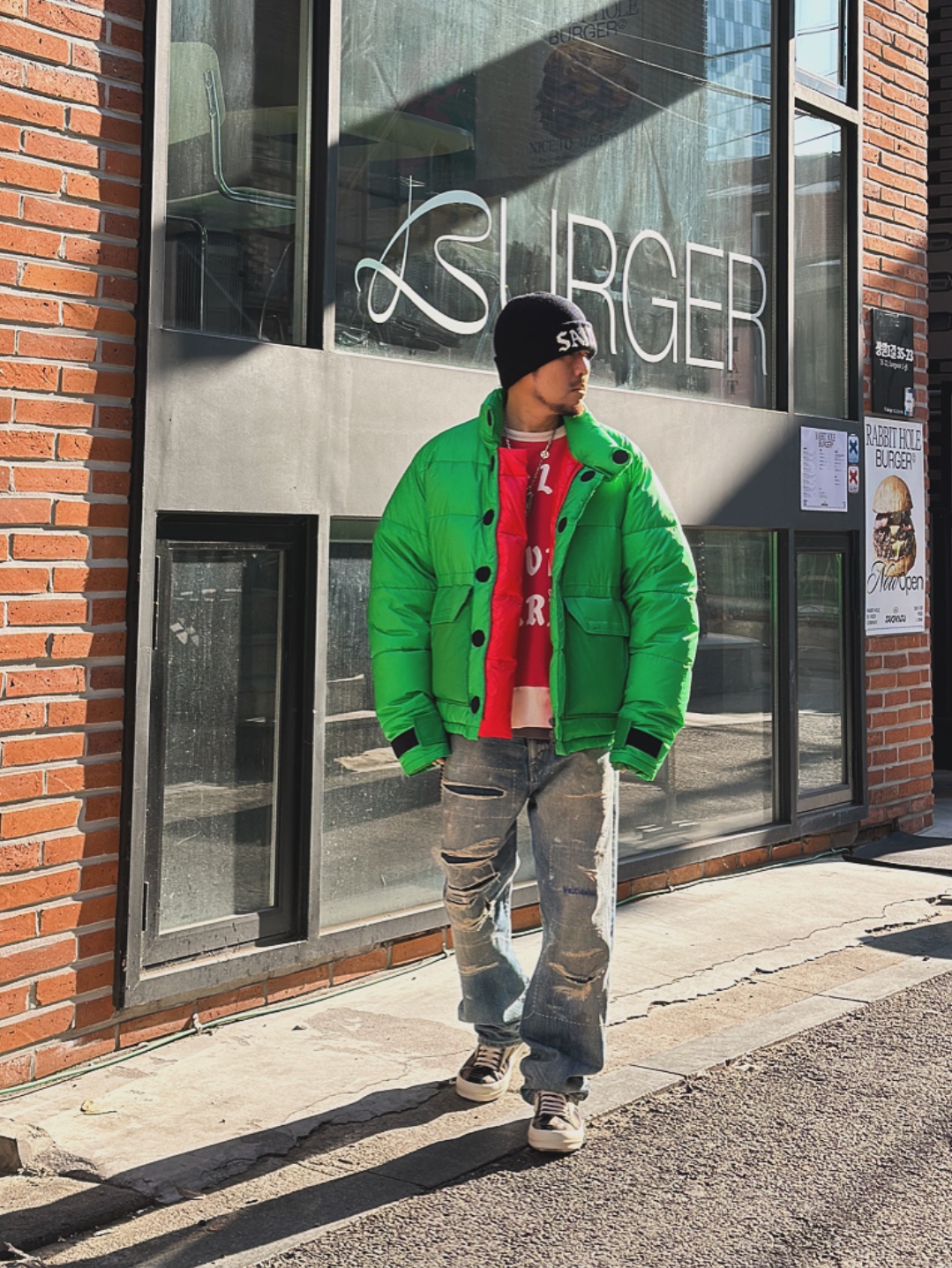 Saint Mxxxxxx Down Jacket Green, Saint Mxxxxxx Soft Love Sweatshirt Red - 24AW 착용 스타일 - 1