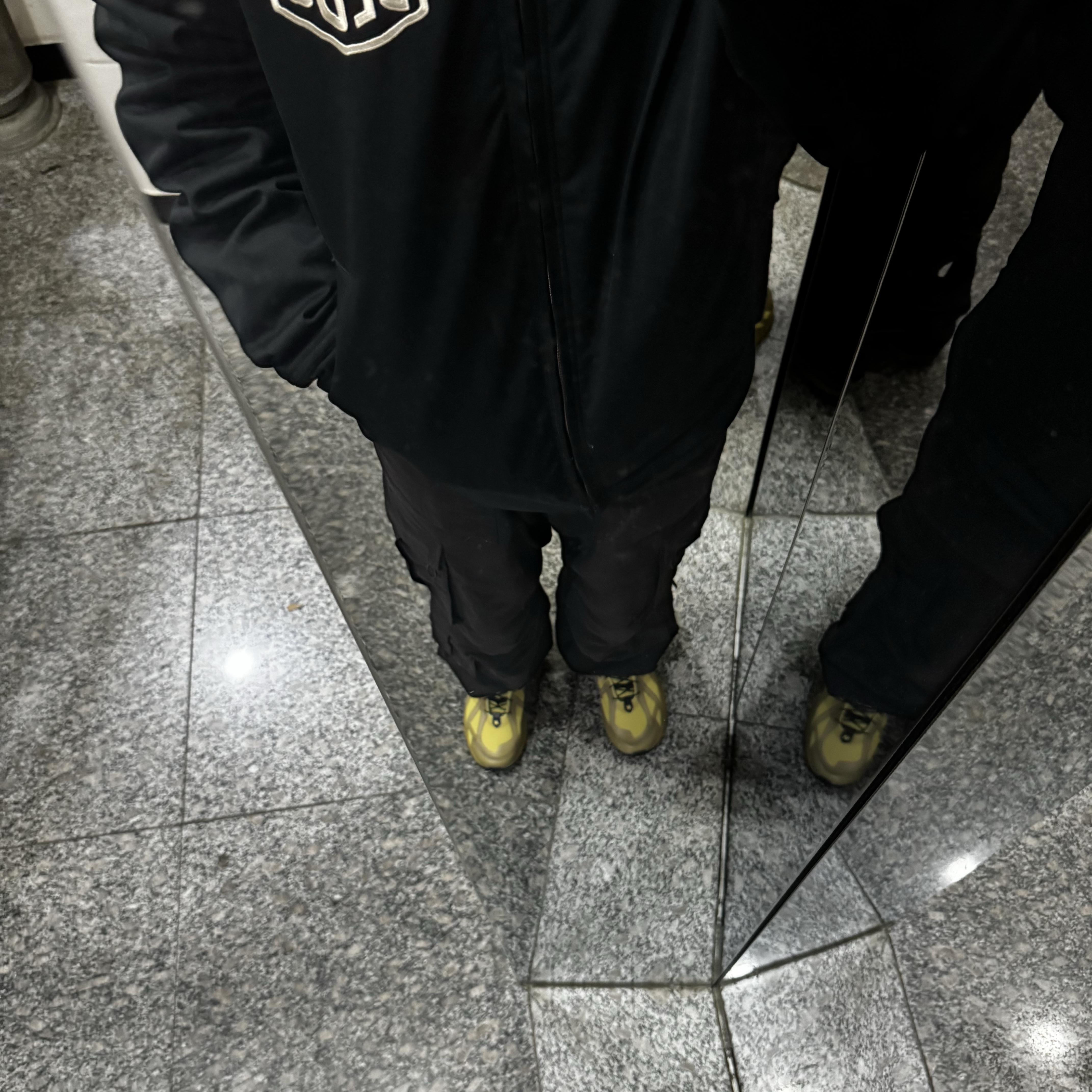 New Balance x Cayl 1906R Yellow 착용 스타일 - 2