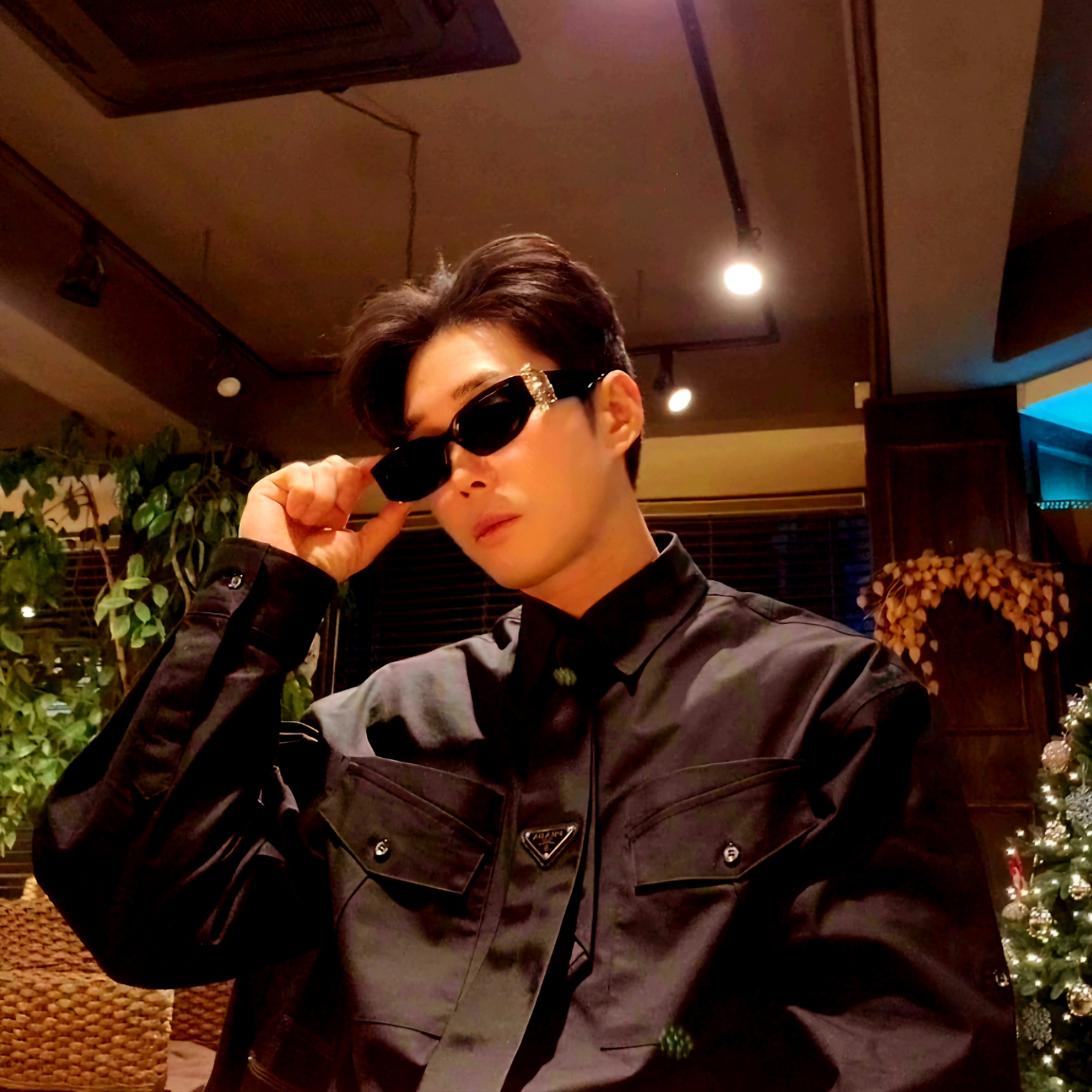 Prada Re-Nylon Gabardine Tie Black, Gentle Monster x D'heygere Rings 01 Black 착용 스타일 - 1