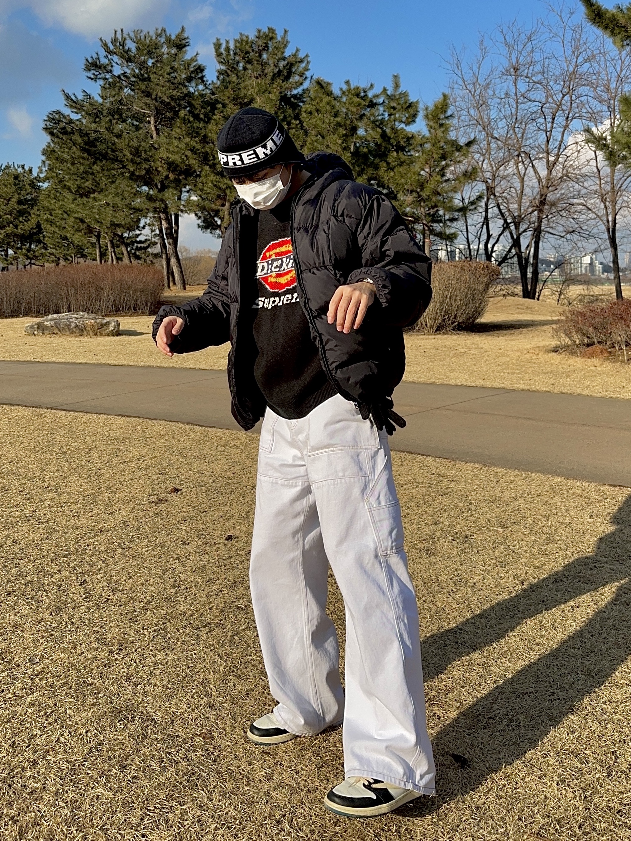 Supreme Earflap Beanie Black - 23FW, Supreme x Dickies Sweater Black - 22FW 착용 스타일 - 2