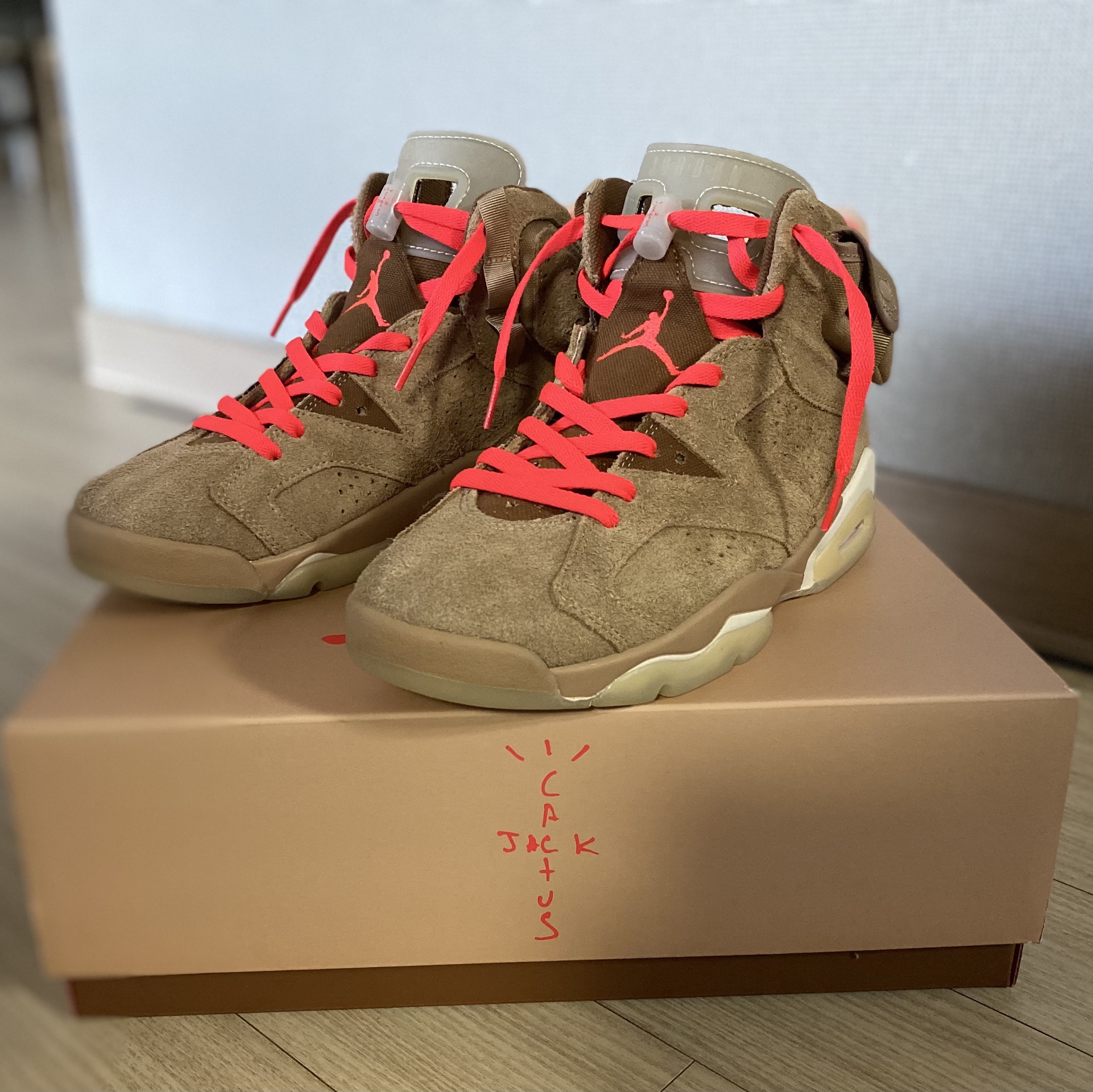 Jordan 6 x Travis Scott Retro SP British Khaki 착용 스타일 - 1