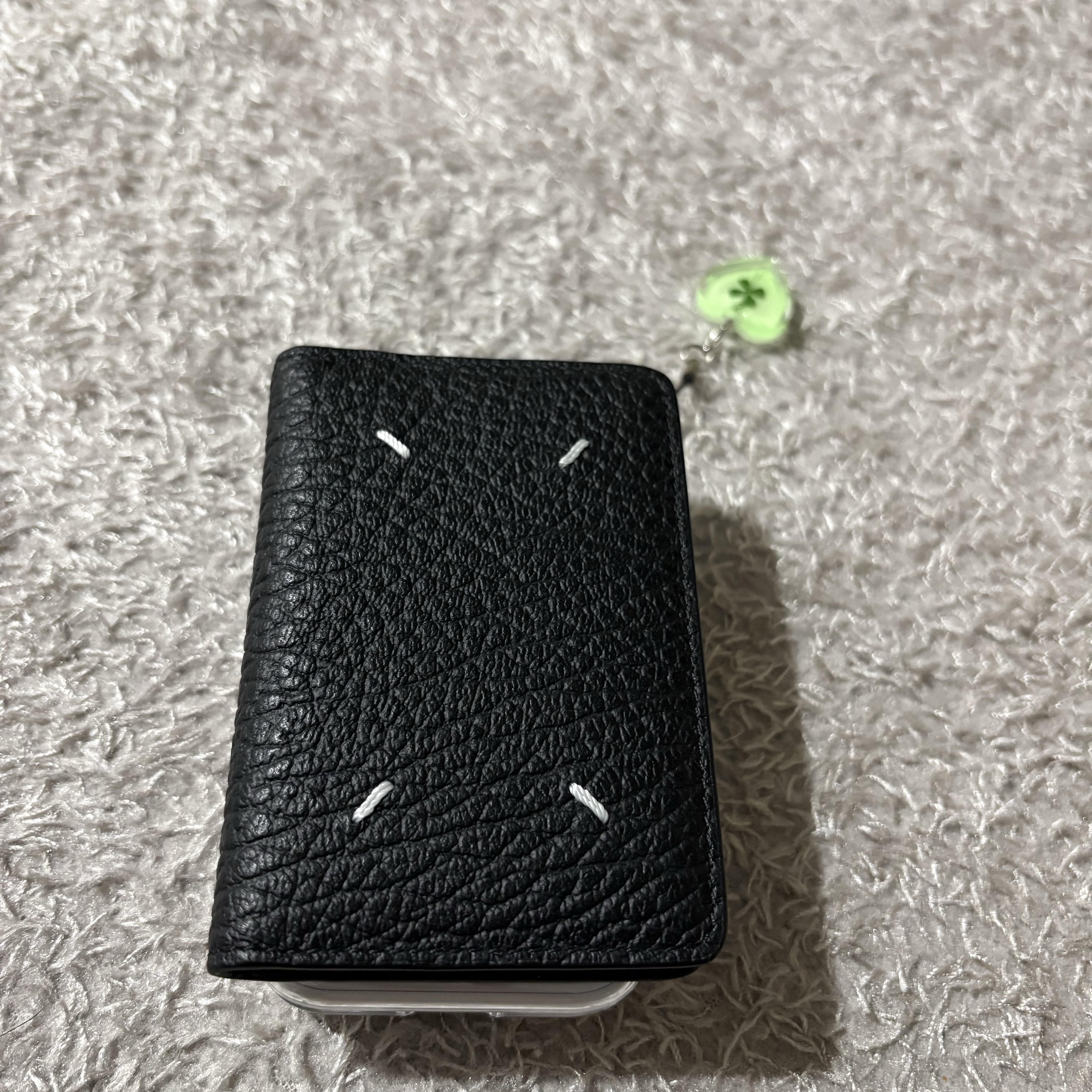 Maison Margiela Leather Bi-Fold Card Holder Black 착용 스타일 - 1