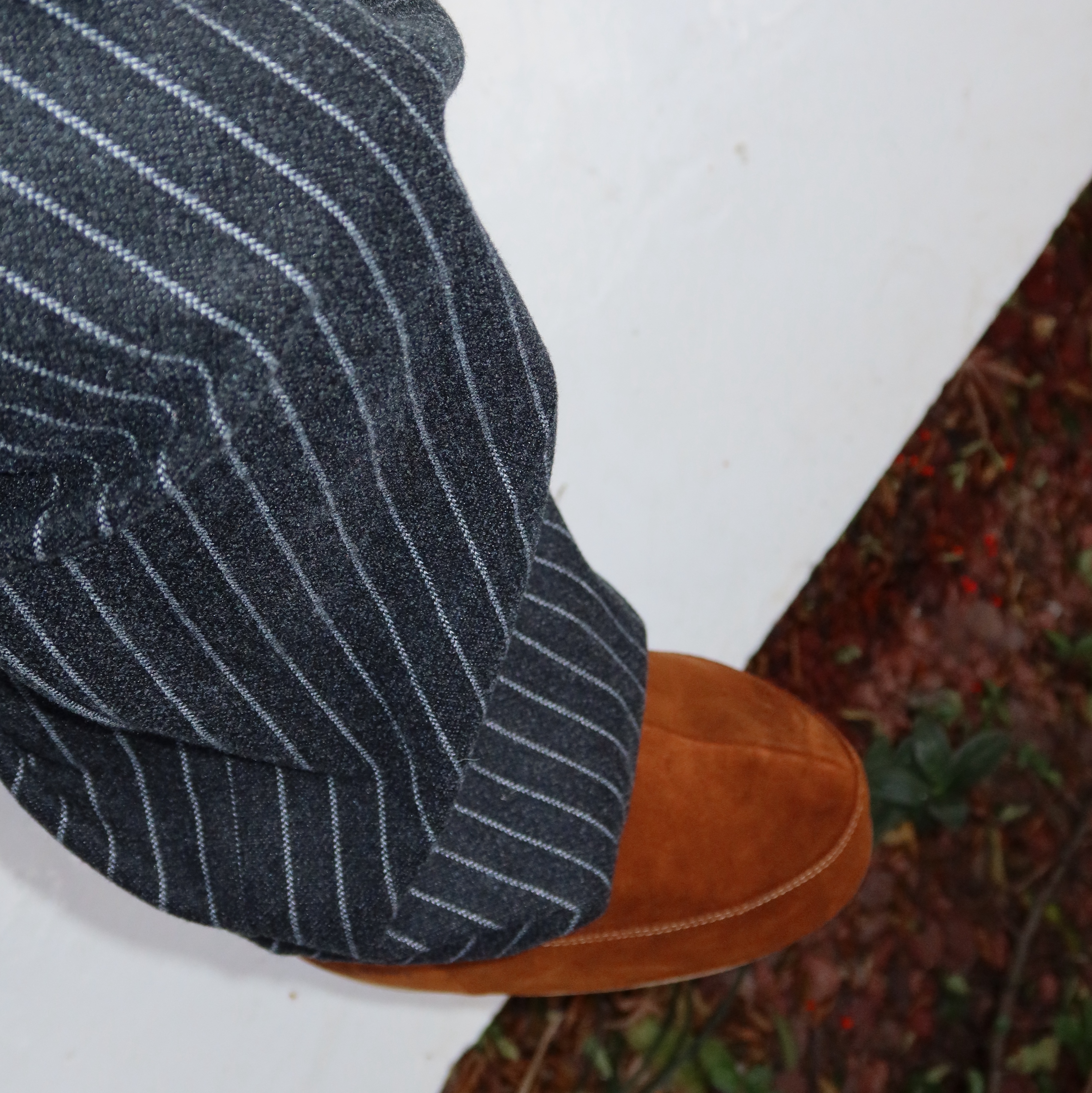 Hono Report Easy Big Pants Black Stripe, (W) Moon Boot Icon Low Suede Boots Cognac 착용 스타일 - 2