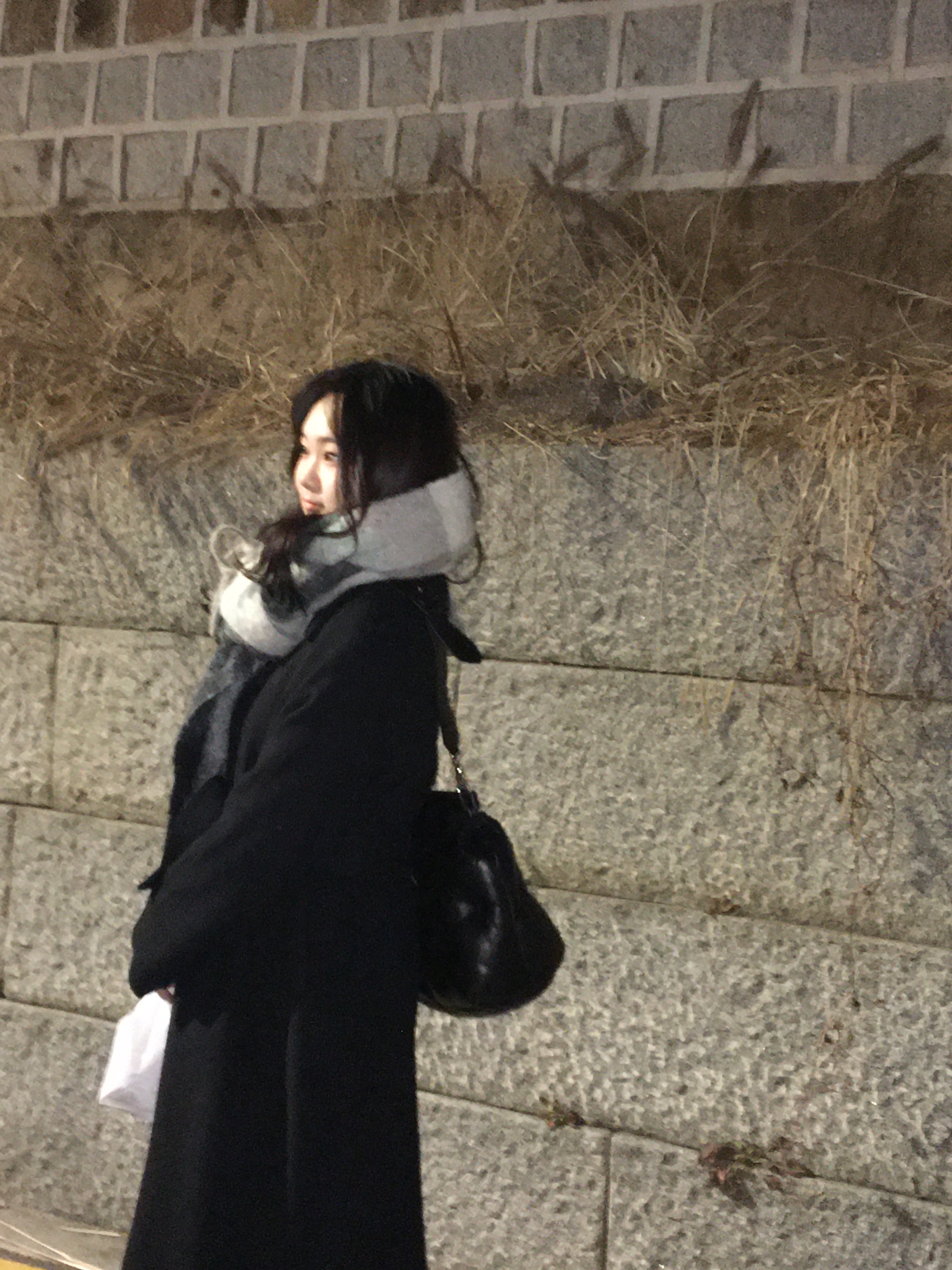 Acne Studios Mohair Check Muffler Grey Green Black, Maison Margiela Glam Slam Classique Medium Bag Black 착용 스타일 - 2