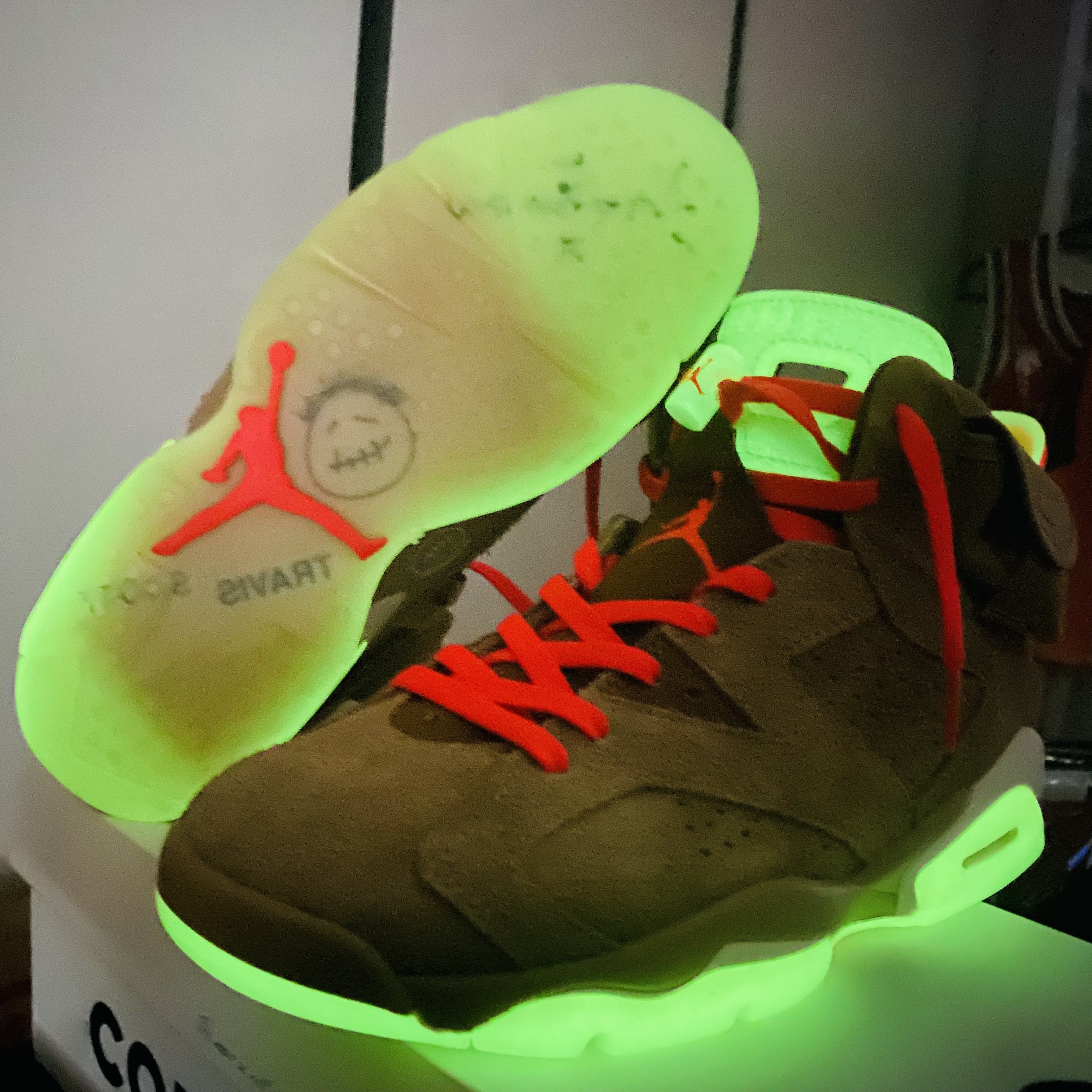 Jordan 6 x Travis Scott Retro SP British Khaki 착용 스타일 - 4