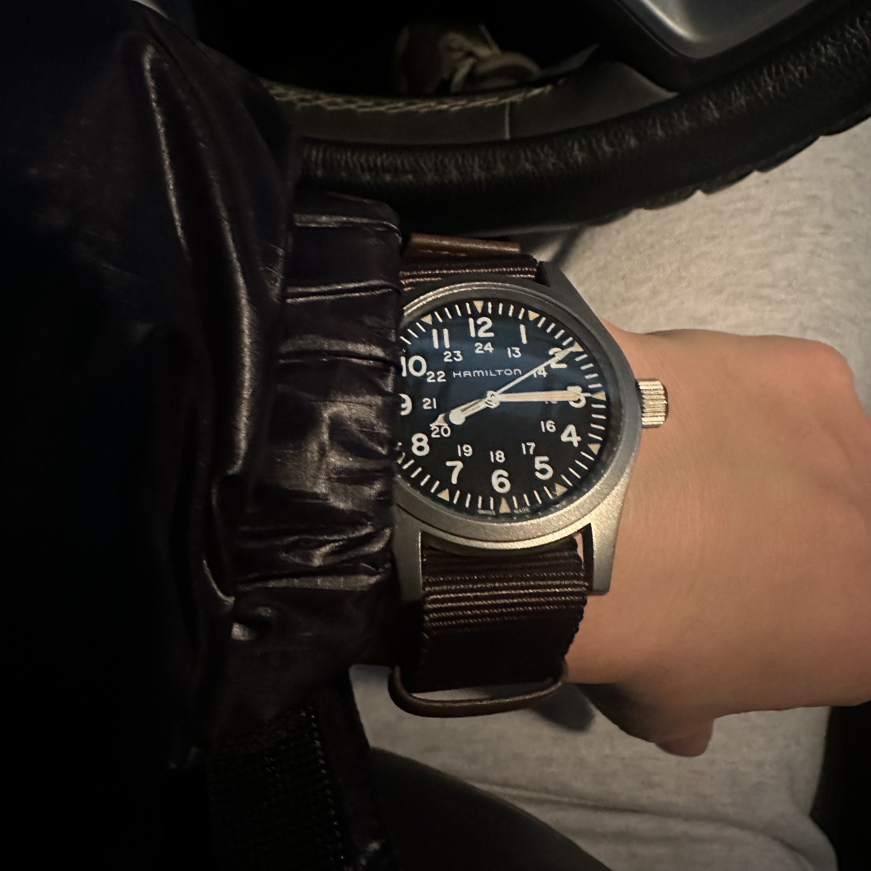 Hamilton Khaki Field Mechanical 38mm Nato Strap Green Black 착용 스타일