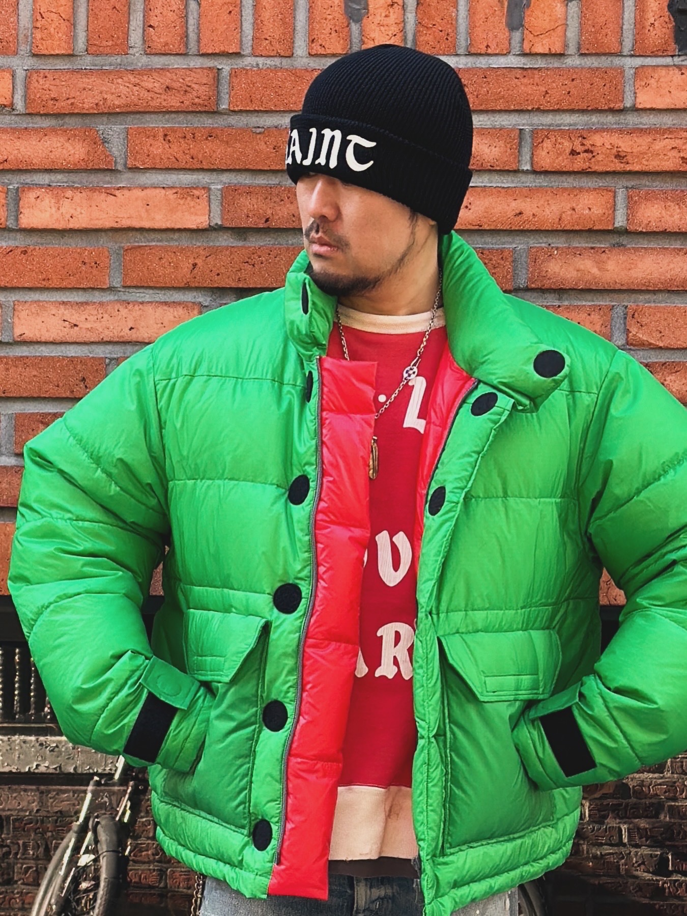 Saint Mxxxxxx Down Jacket Green, Saint Mxxxxxx Soft Love Sweatshirt Red - 24AW 착용 스타일 - 2
