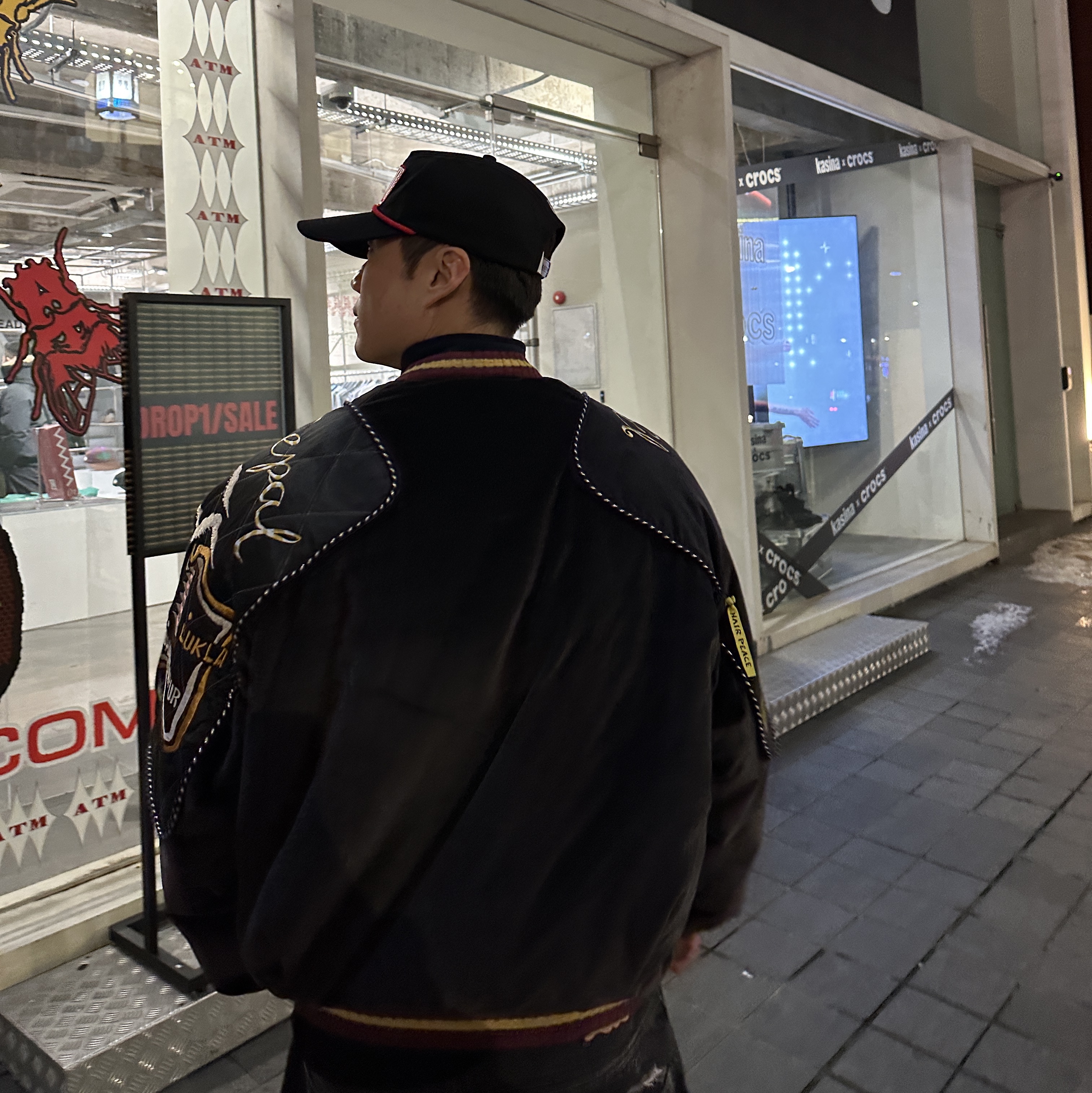 Kapital Velvet Siamese Bomber Jacket Beautiful Texas Black, Kapital Smooth Jersey Kochi & Zephyr Track Jacket Navy 착용 스타일 - 3