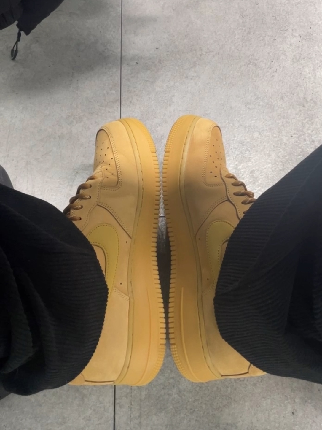 Nike Air Force 1 '07 WB Flax 착용 스타일 - 2