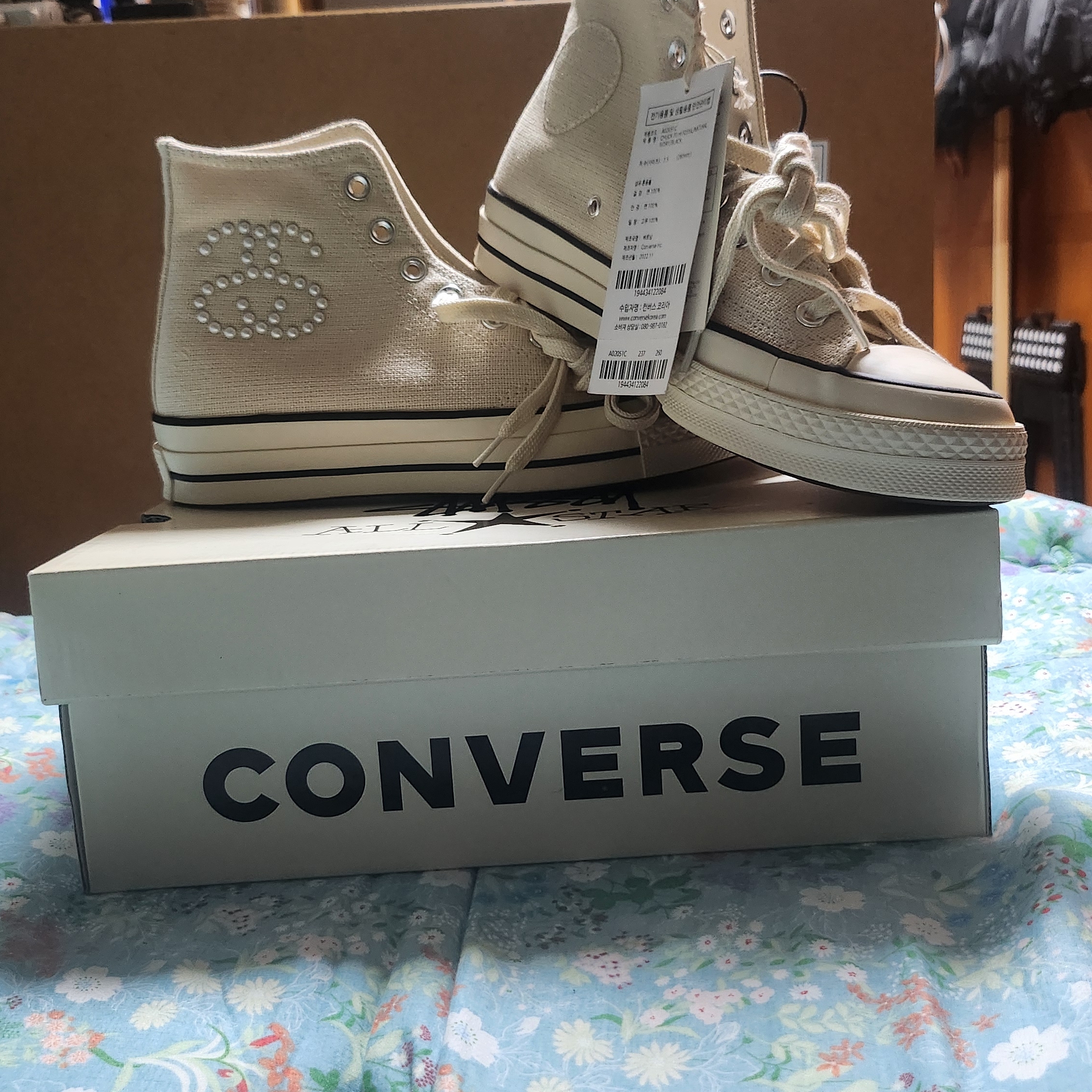 Converse x Stussy Chuck 70 High Natural Ivory 착용 스타일 - 3
