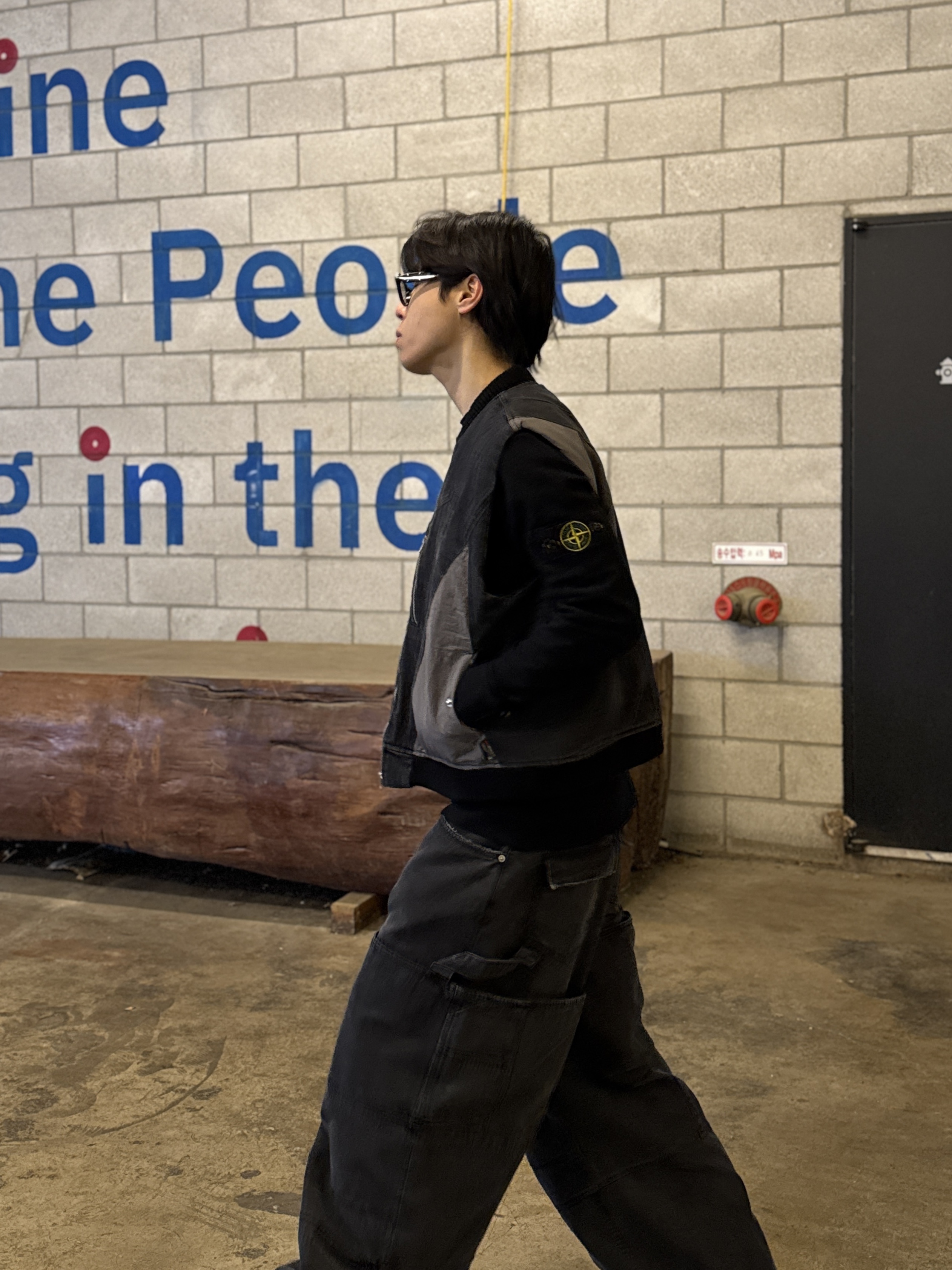 Gentle Monster x Maison Margiela MM113 Black Clear 착용 스타일 - 3