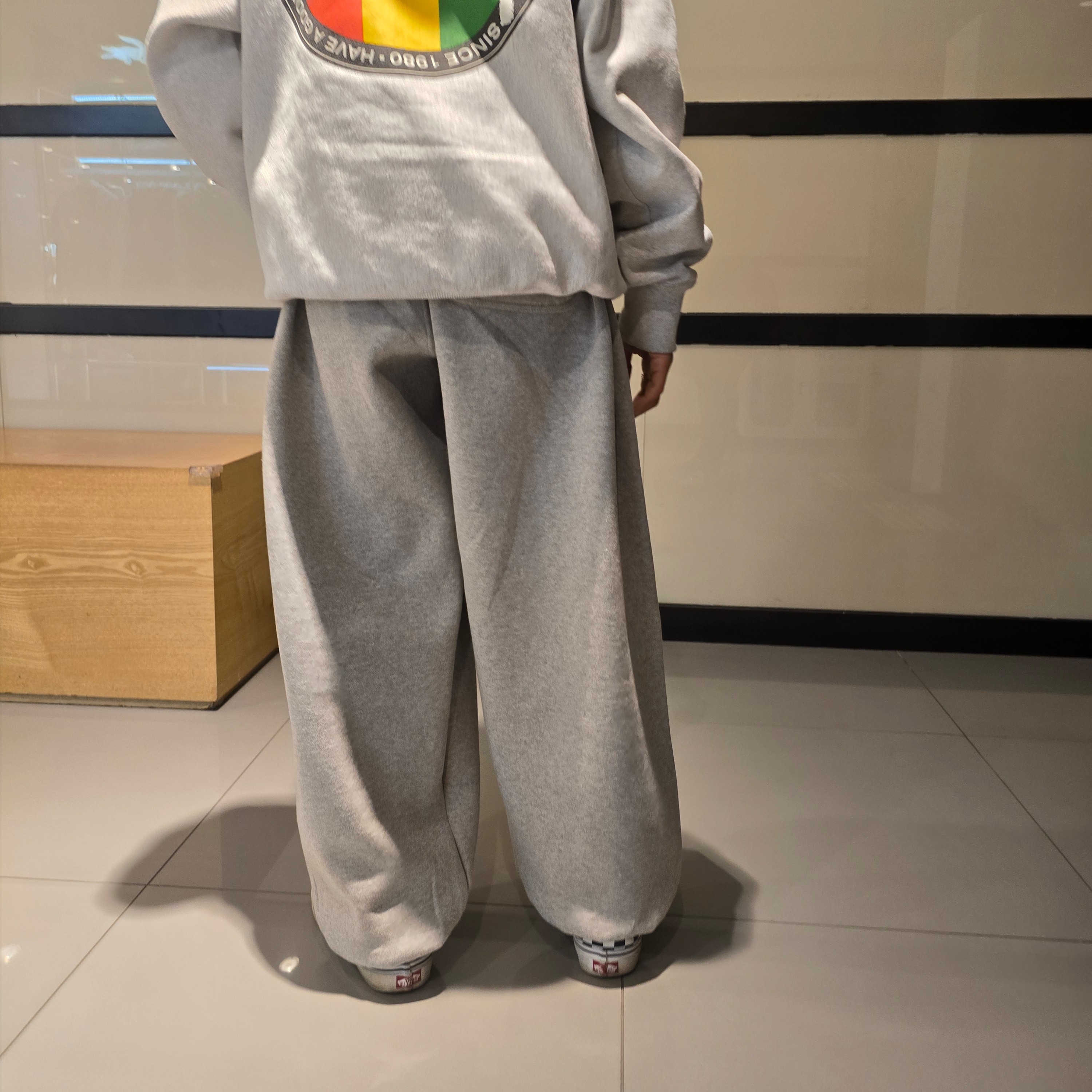Undermycar Mu.03 Anti Fxxking Logo Play Oversized Sweat Jogger Melange Gray 착용 스타일 - 2