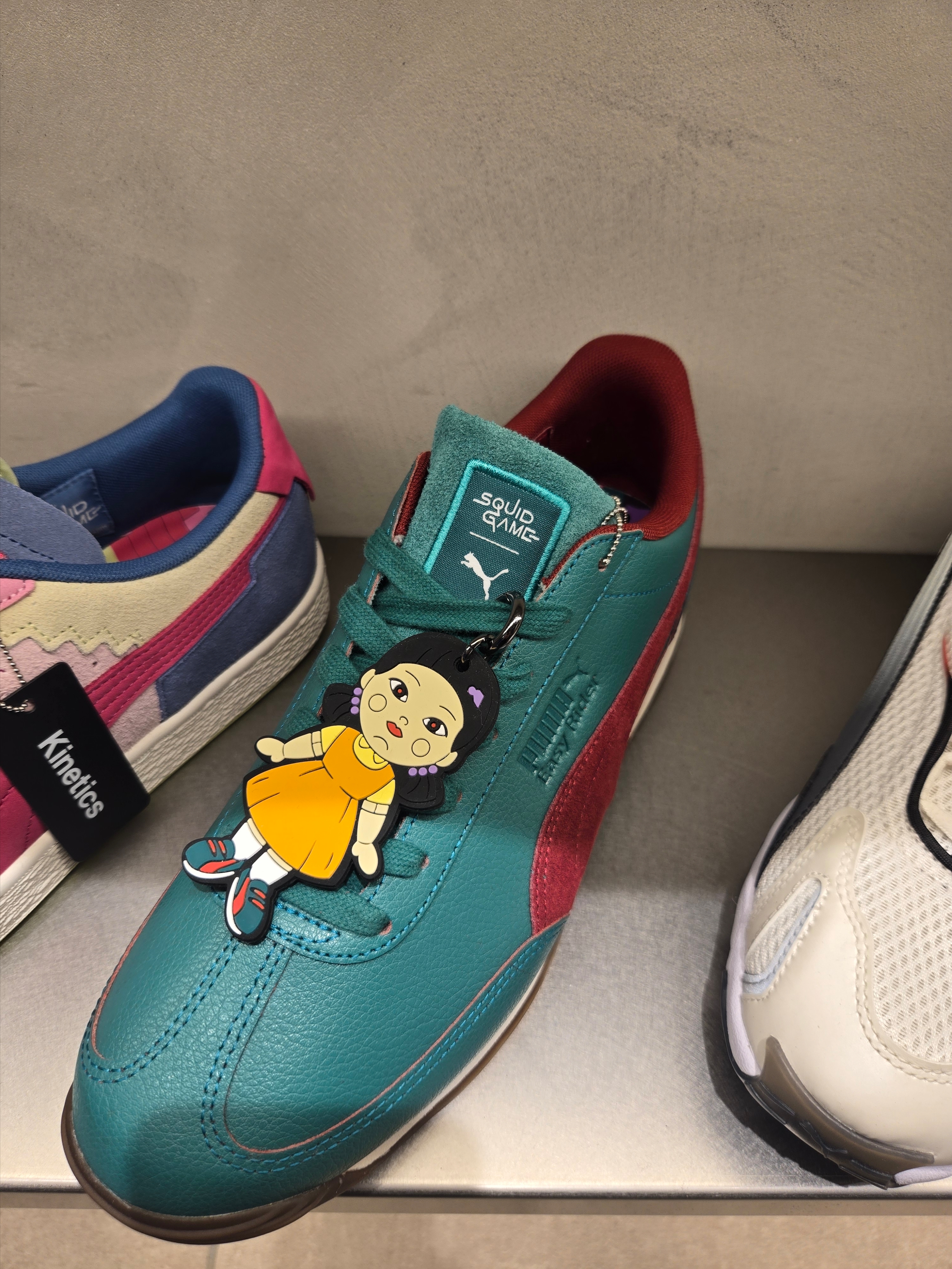 Puma x Squid Game Easy Rider Intense Red Dark Pine 착용 스타일