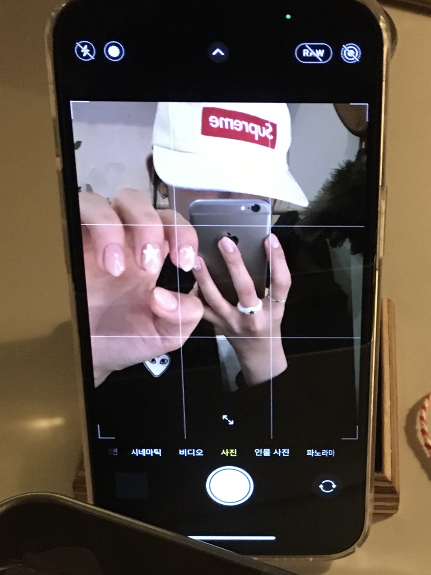 Supreme Washed Chino Twill Camp Cap Natural - 24SS, Vivienne Westwood Reina Pendant Silver 착용 스타일 - 2