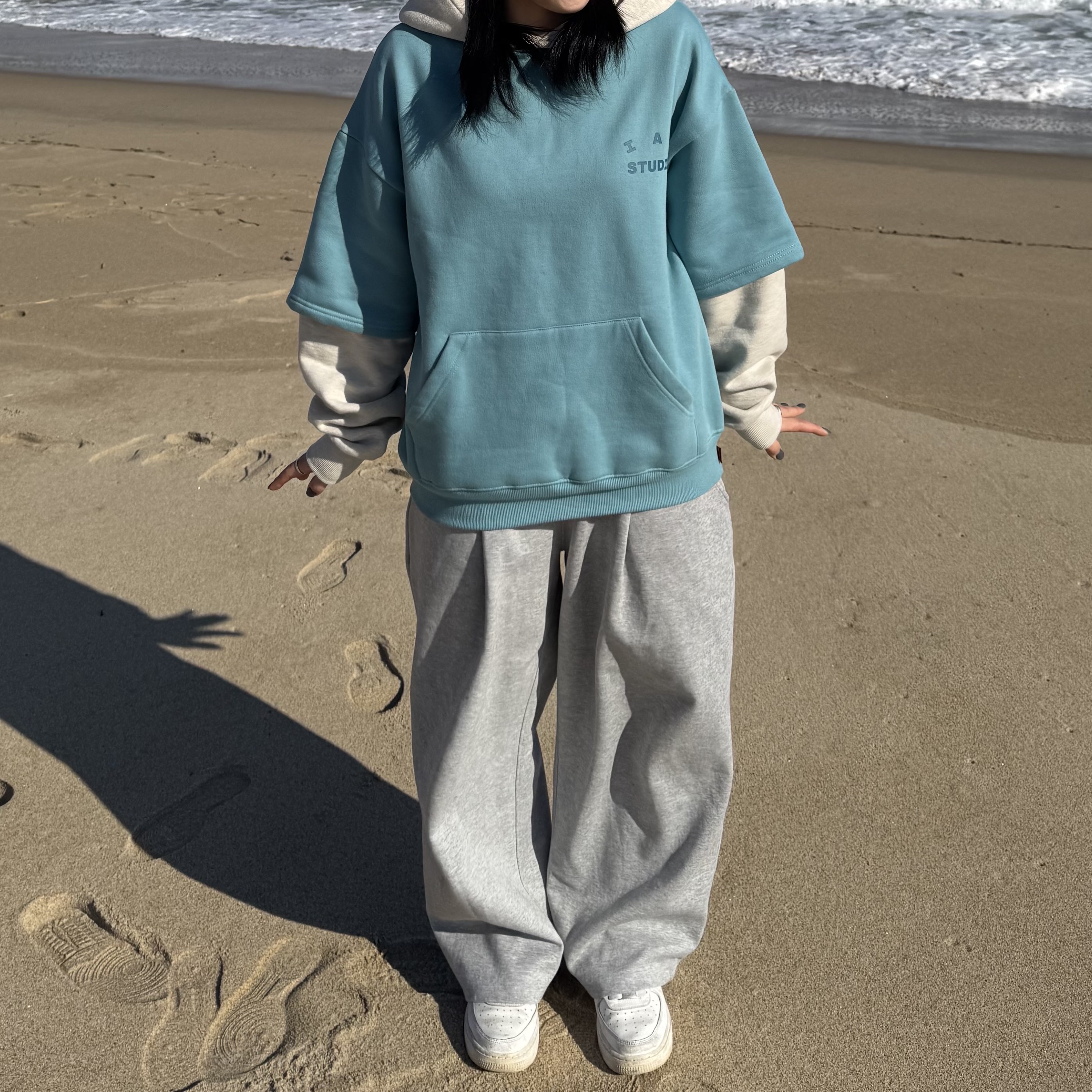 IAB Studio x Delicious in Dungeon Marcille Layerd Hoodie Blue, Nike Air Force 1 '07 Low White 착용 스타일