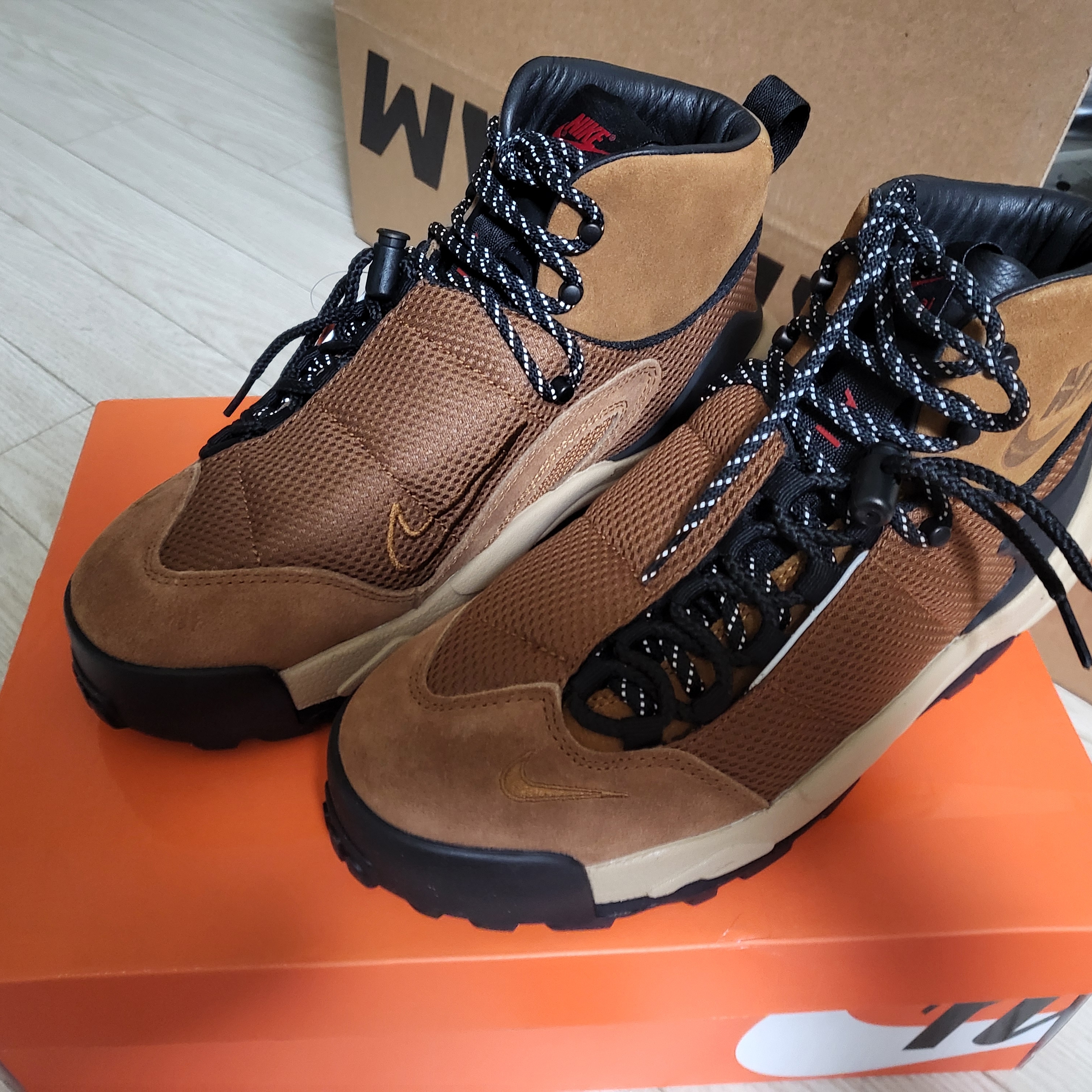 Nike x Sacai Magmascape SP Pecan 착용 스타일