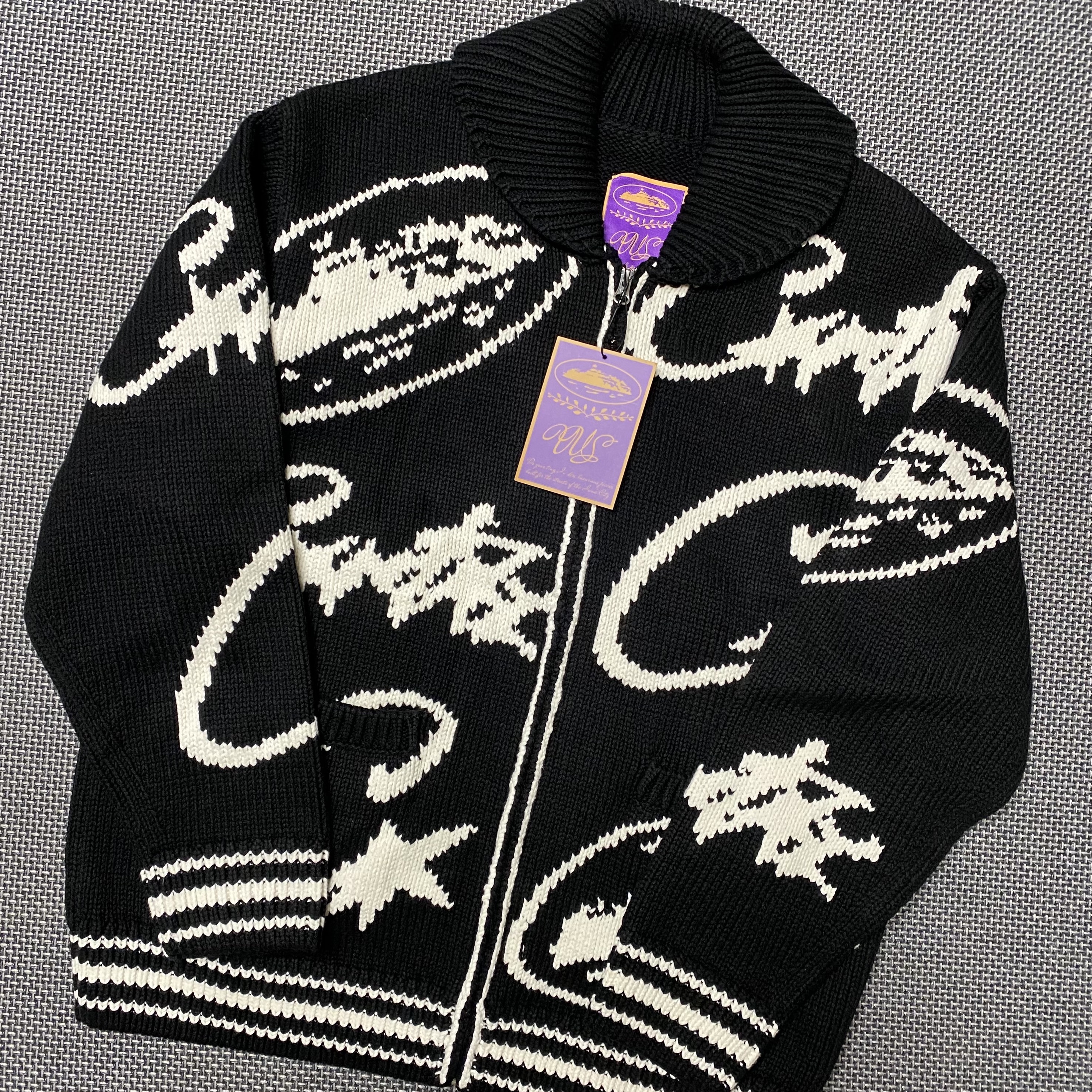 Corteiz VVS Heavy Jacquard Knit Zip Black 착용 스타일