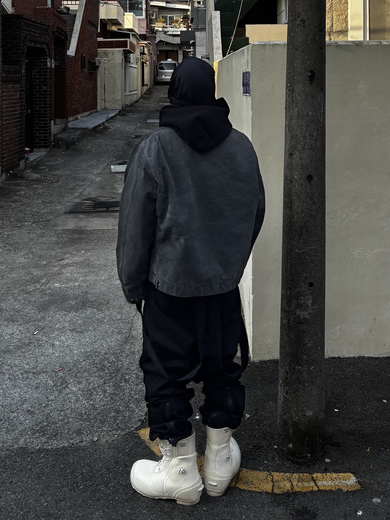 Sansan Gear Hoodie Scarf Black, Wapworks Arctic Suspender Pants Black 착용 스타일 - 4