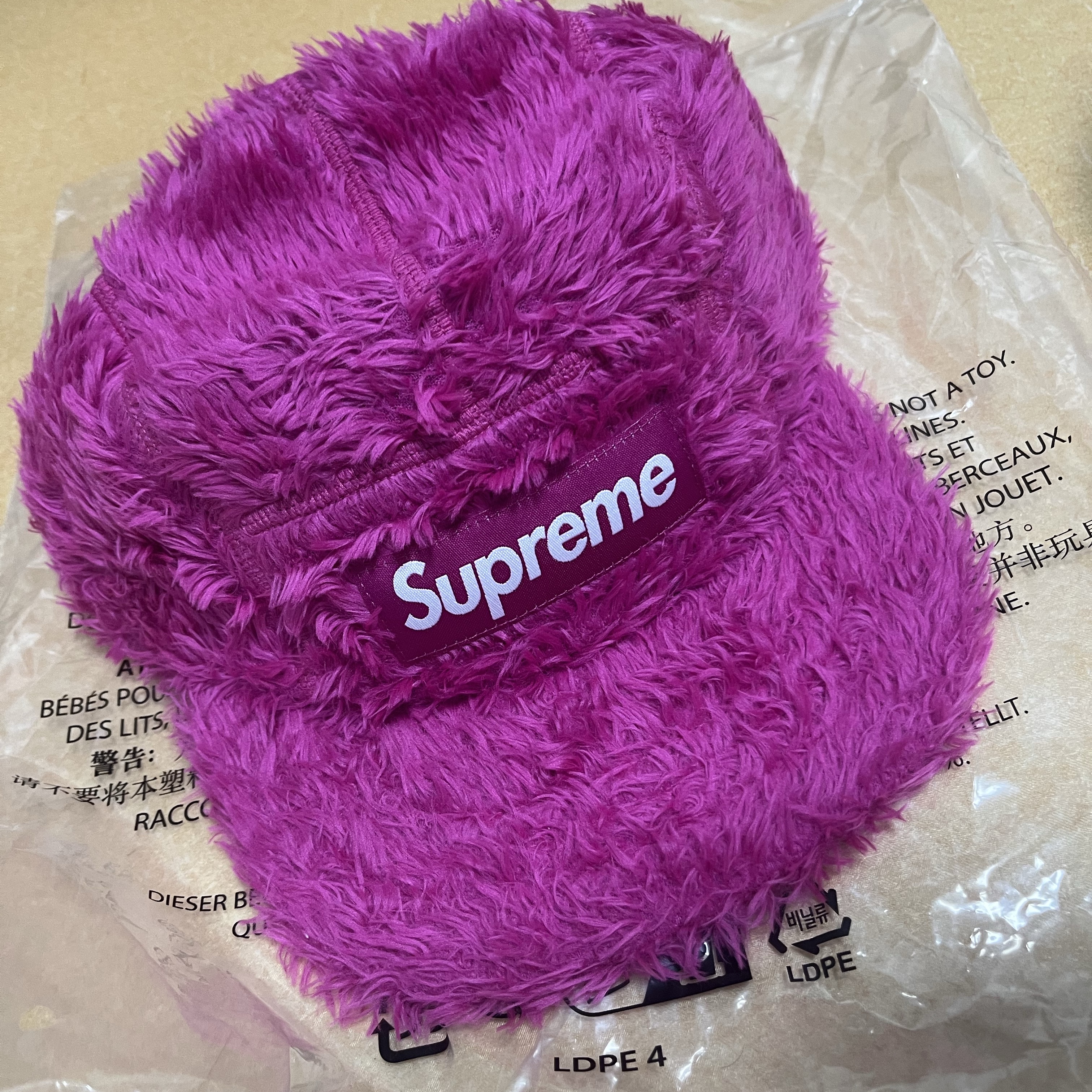 Supreme Fuzzy Camp Cap Pink - 24FW 착용 스타일