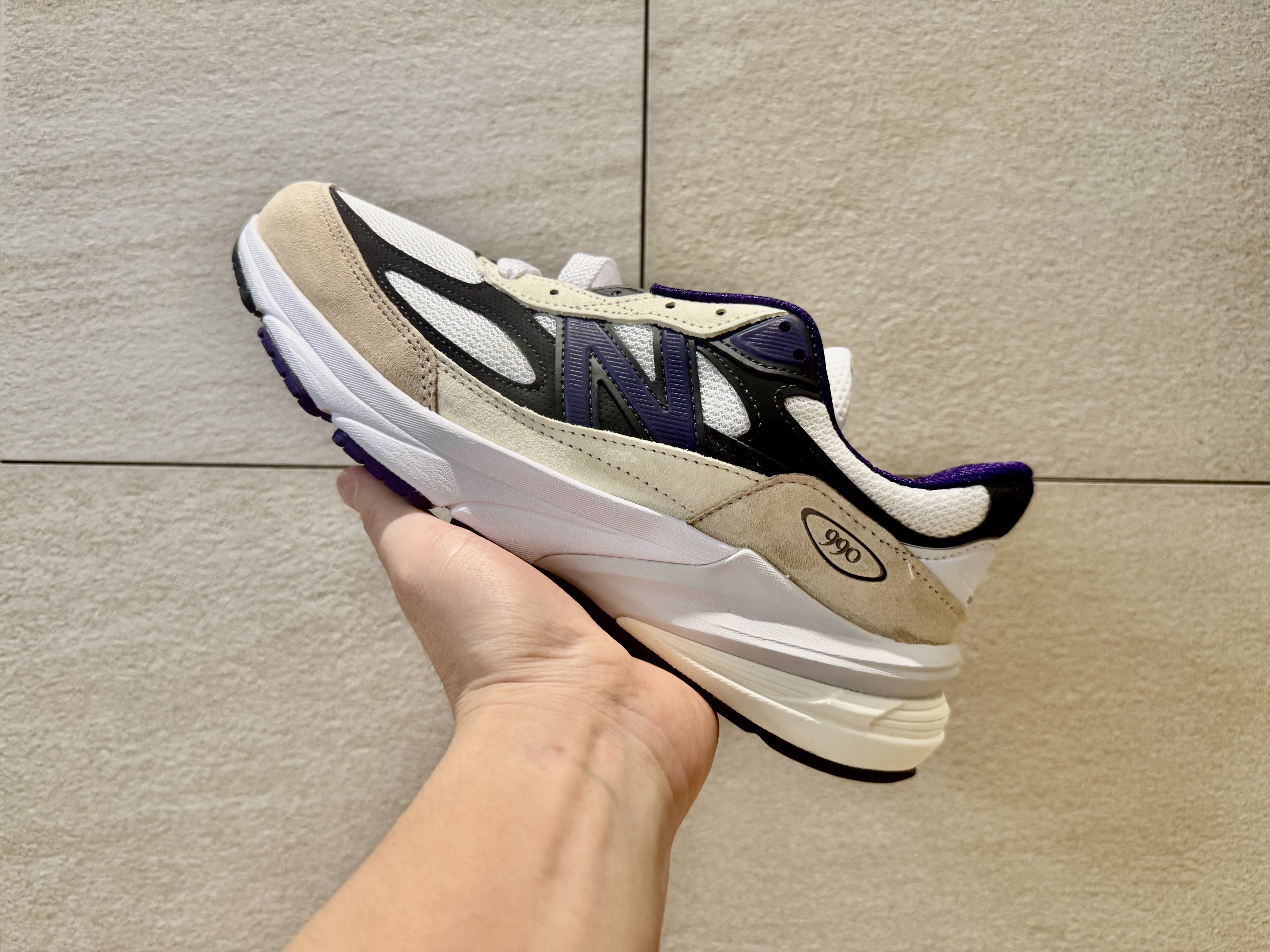 New Balance 990v6 Made in USA White Black Plum 착용 스타일