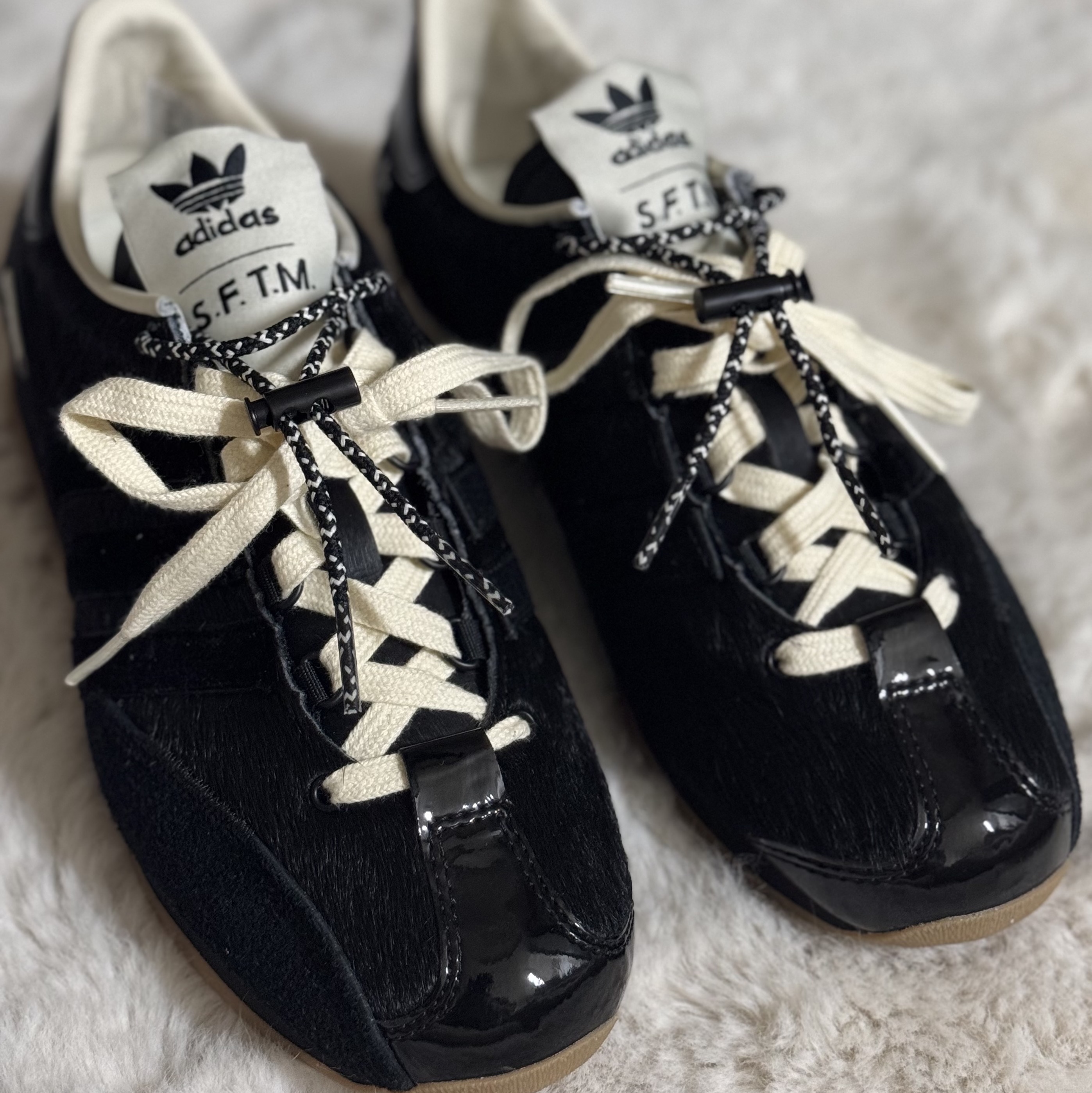Adidas x Song for the Mute Country OG Core Black Cream White 착용 스타일 - 1