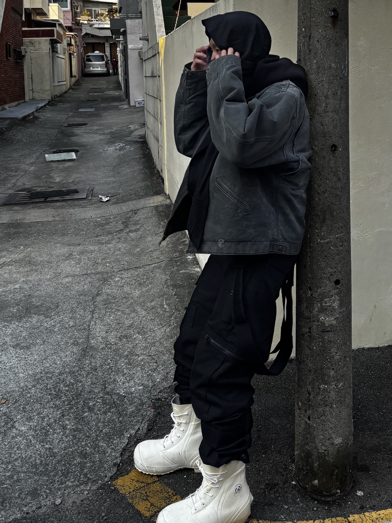 Sansan Gear Hoodie Scarf Black, Wapworks Arctic Suspender Pants Black 착용 스타일 - 1