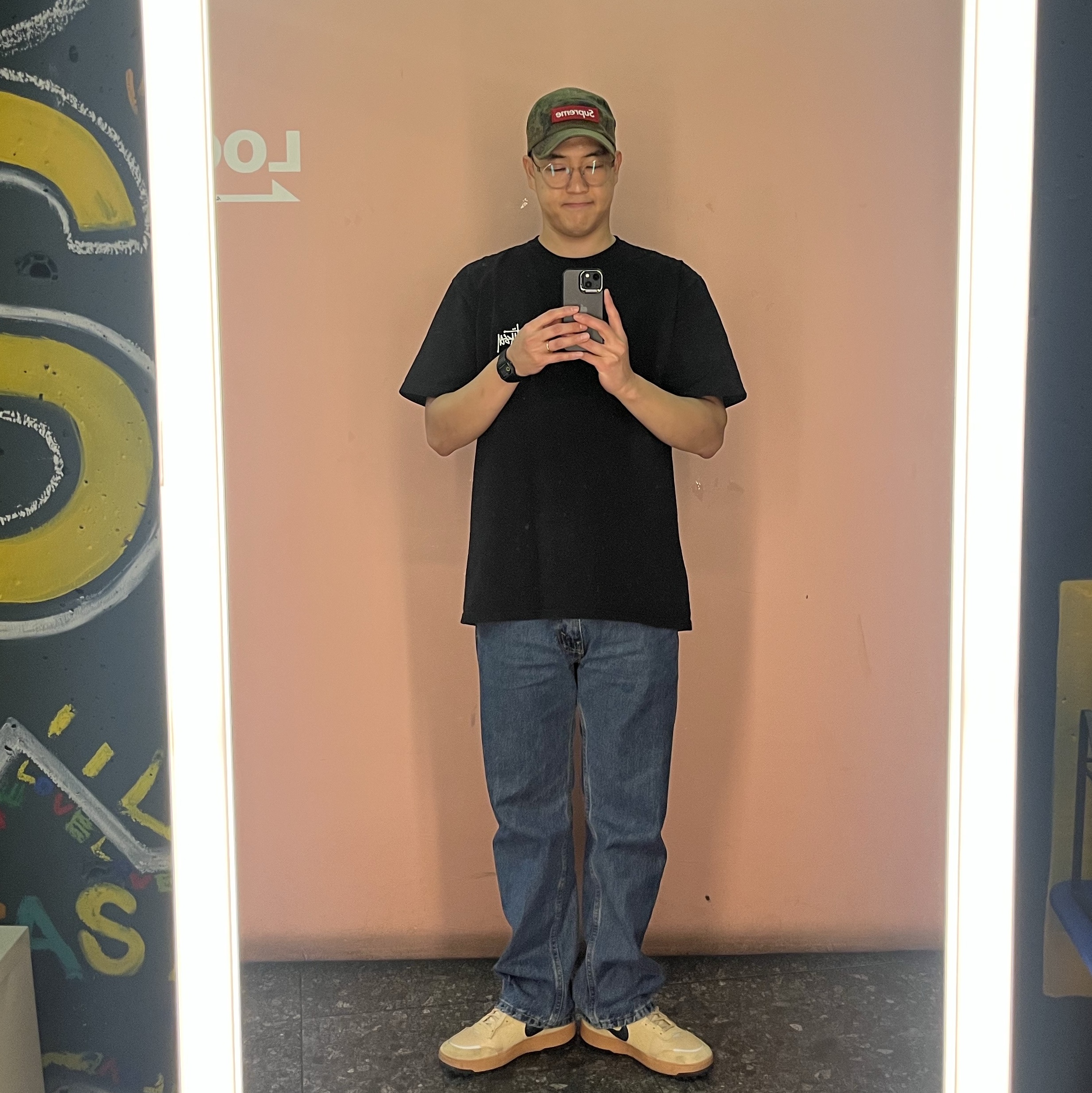 Nike C1TY Brownstone Flax Sesame, Stussy Basic Stussy T-Shirt Black 2024, 2025 착용 스타일