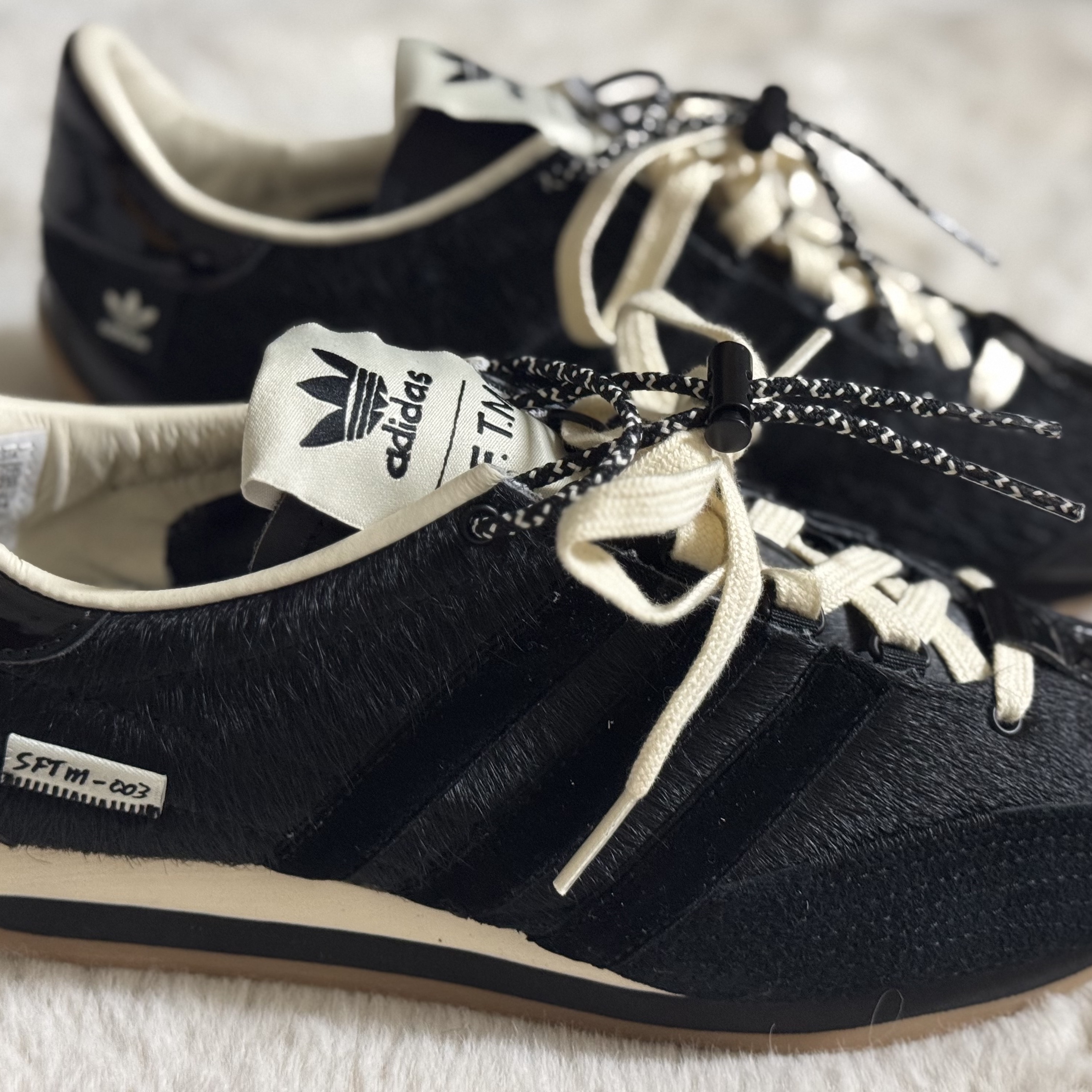 Adidas x Song for the Mute Country OG Core Black Cream White 착용 스타일 - 3