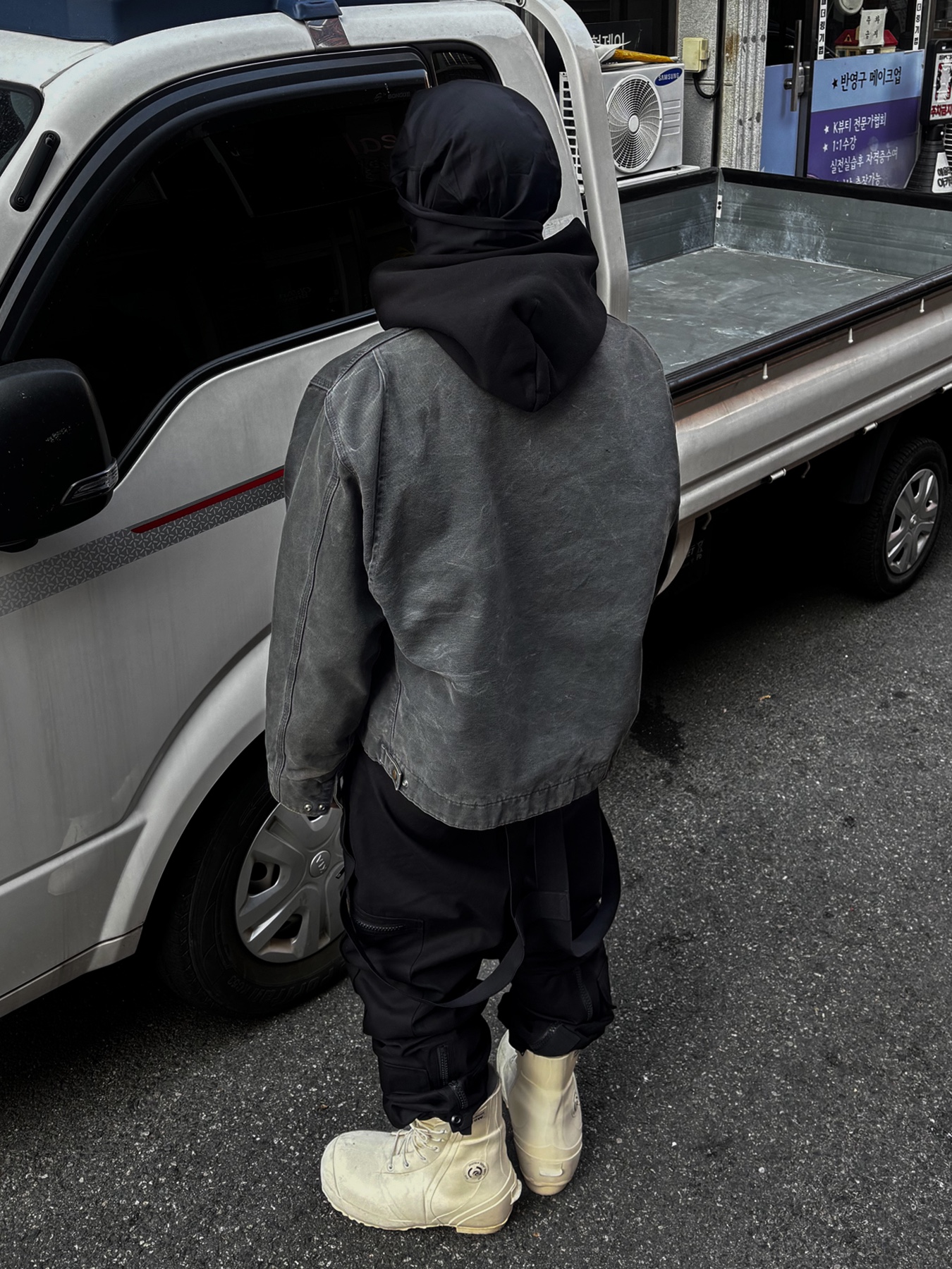 Sansan Gear Hoodie Scarf Black, Wapworks Arctic Suspender Pants Black 착용 스타일 - 6