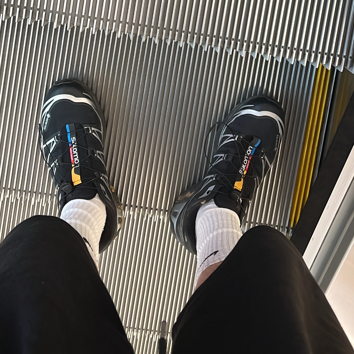 Salomon XT-6 GTX Black Silver 착용 스타일