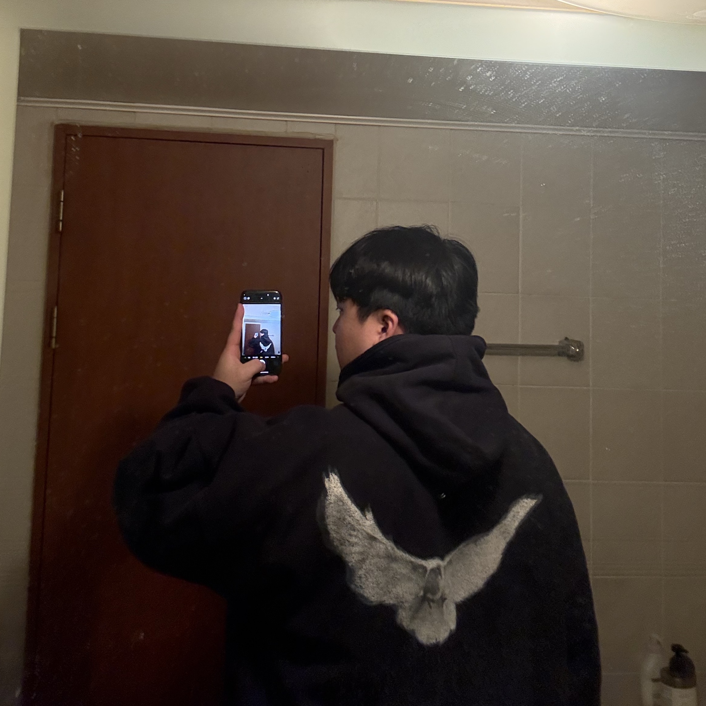 Yeezy Gap Engineered By Balenciaga Dove Hoodie Washed Black 착용 스타일