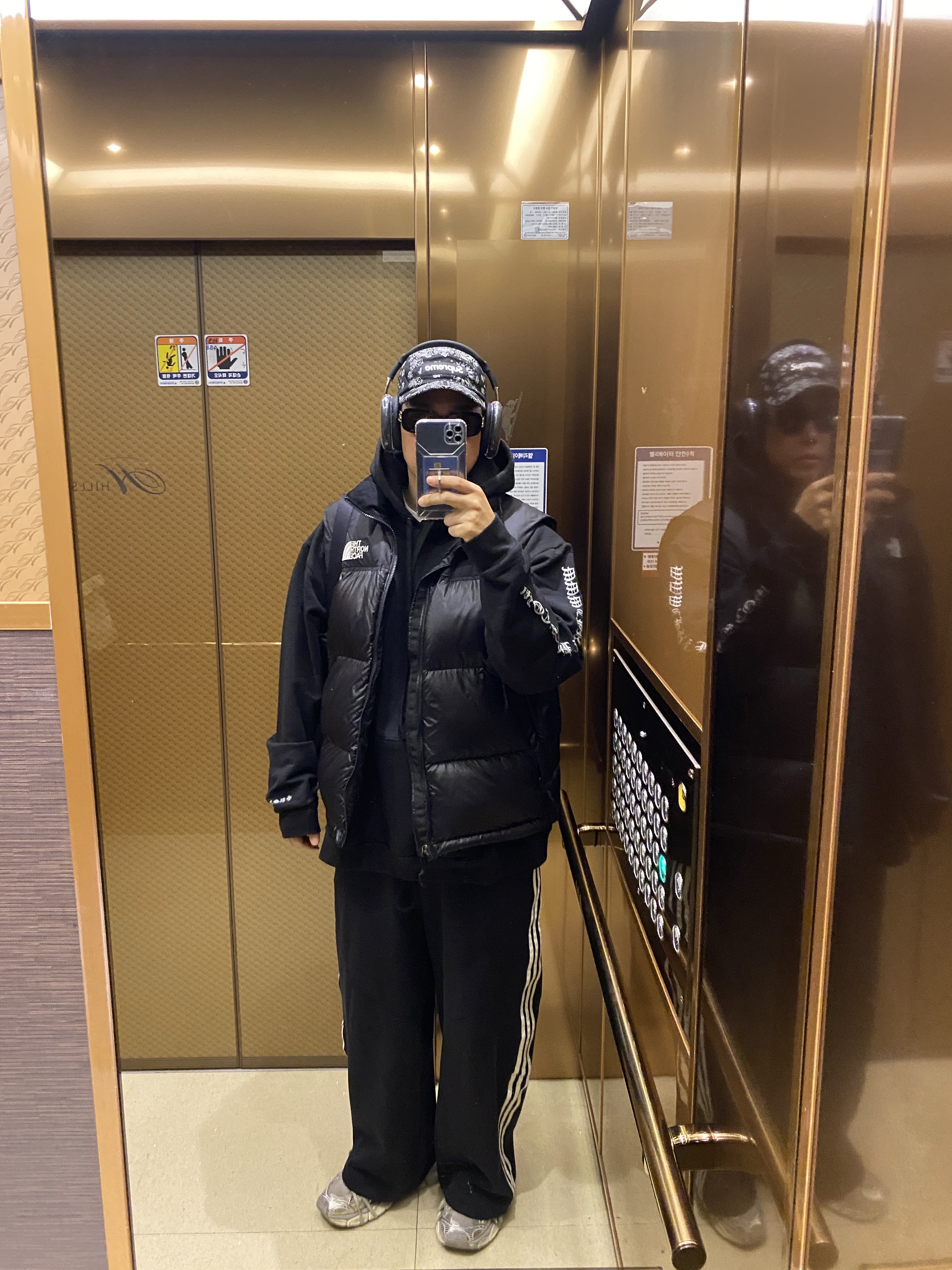 Apple AirPods Max USB C Midnight (Korean Ver.), Chrome Hearts Silver Glitter Hoodie Black 착용 스타일