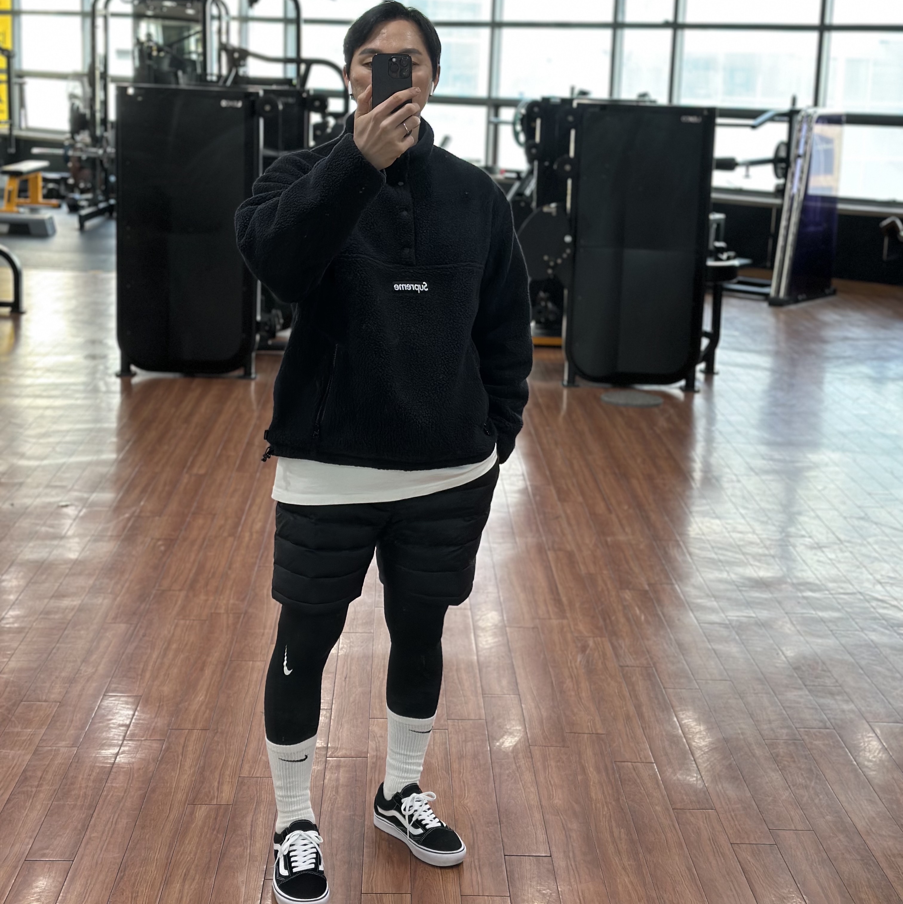 Supreme Polartec Shearling Reversible Pullover Black - 24FW, Nike x Stussy NRG Crew Socks White Black 착용 스타일