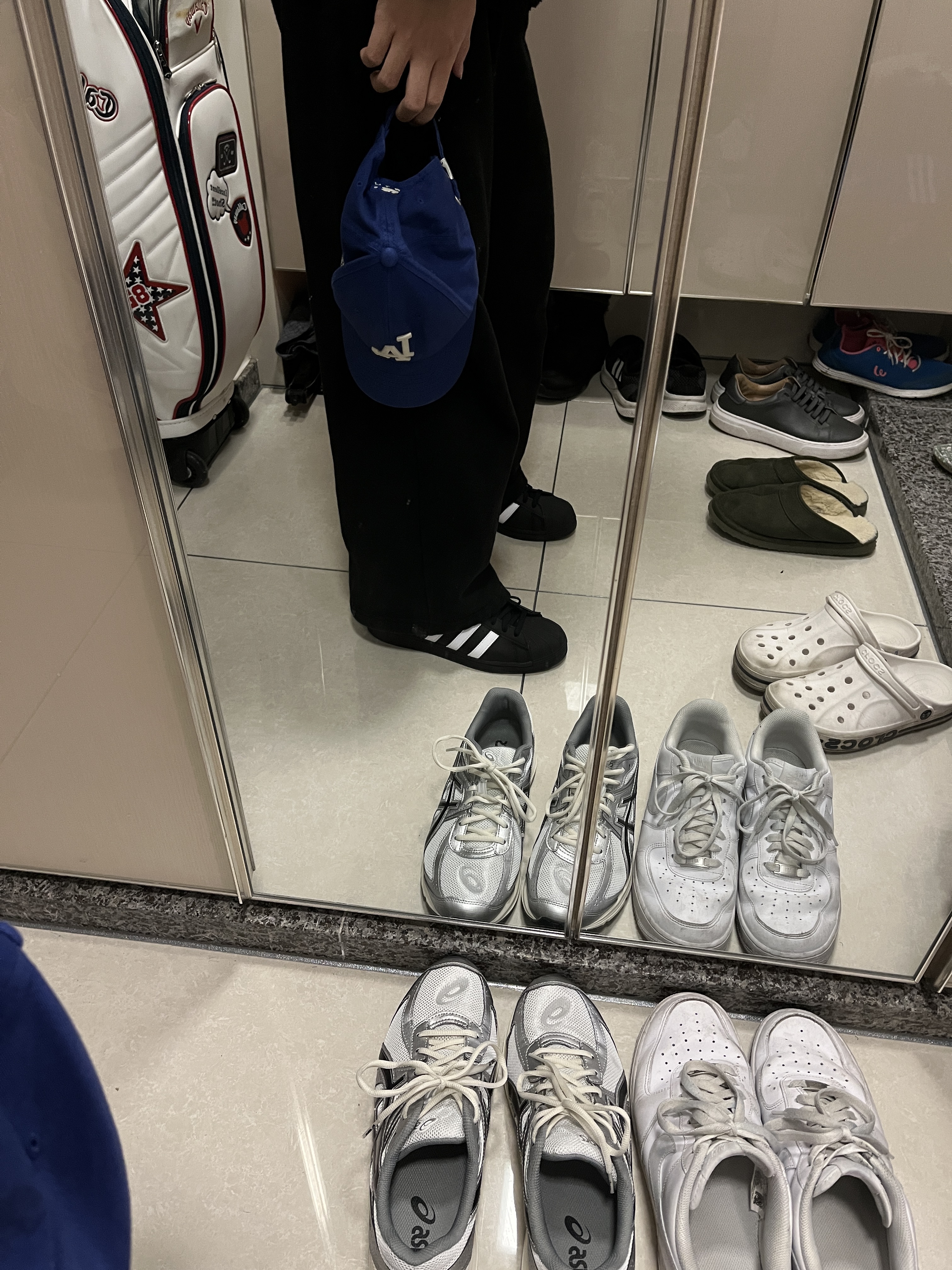 Adidas Superstar Core Black White, Asics Jog 100 S White Black - 2E Wide 착용 스타일