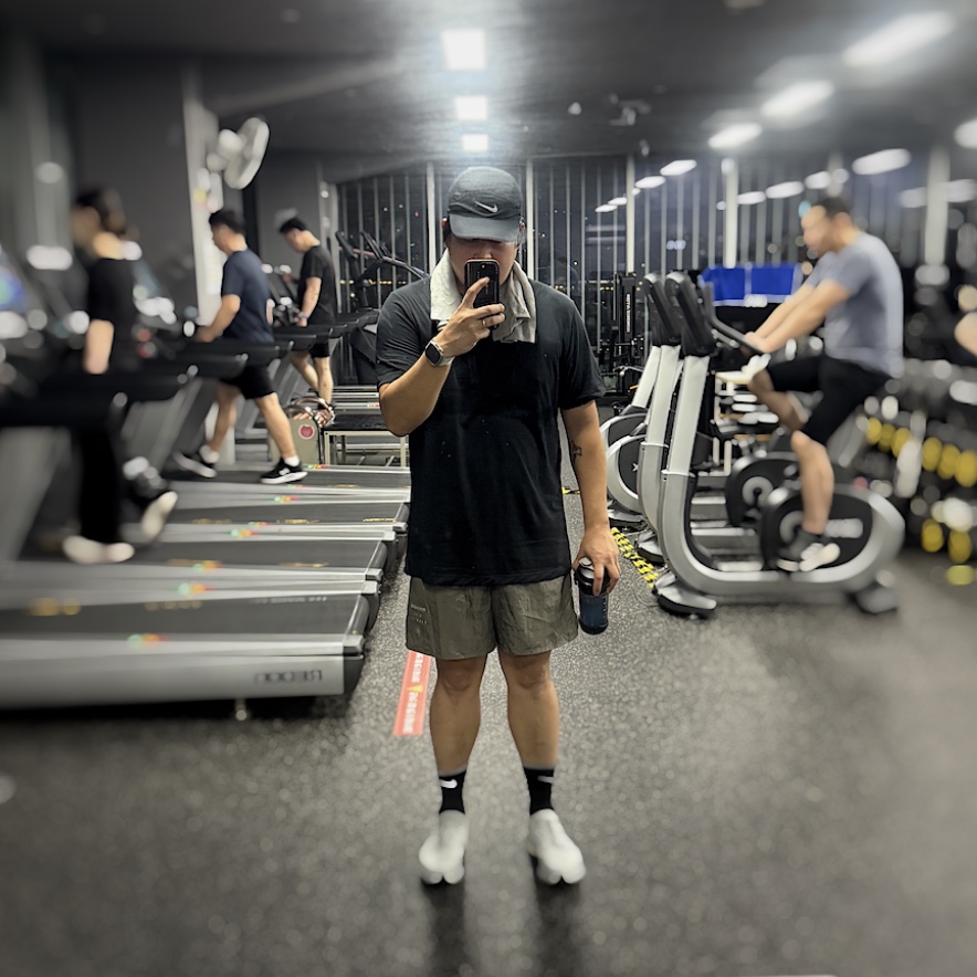 Nike ZoomX Vaporfly Next% 2 White Metallic Silver 착용 스타일