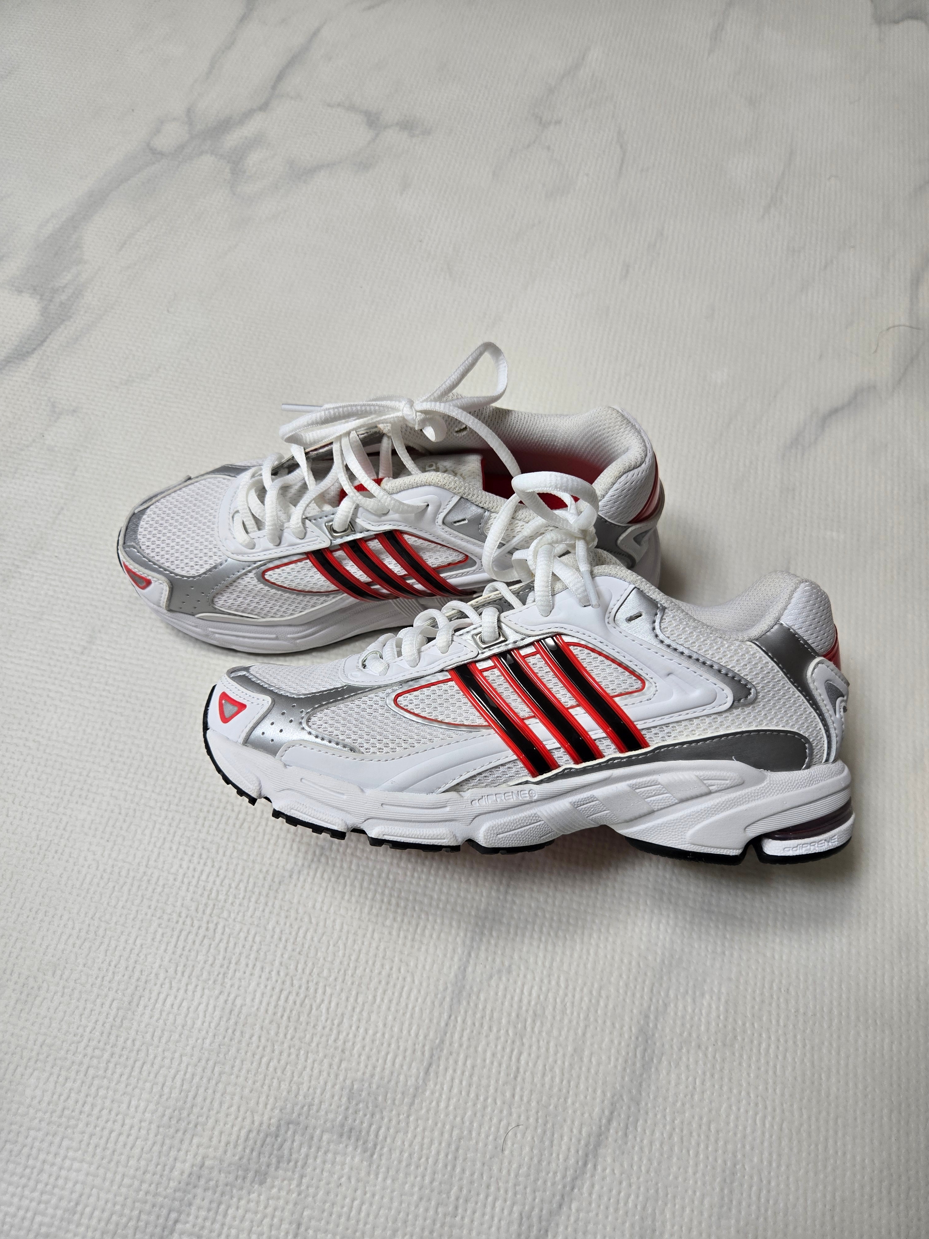 Adidas Response CL White Active Red 착용 스타일