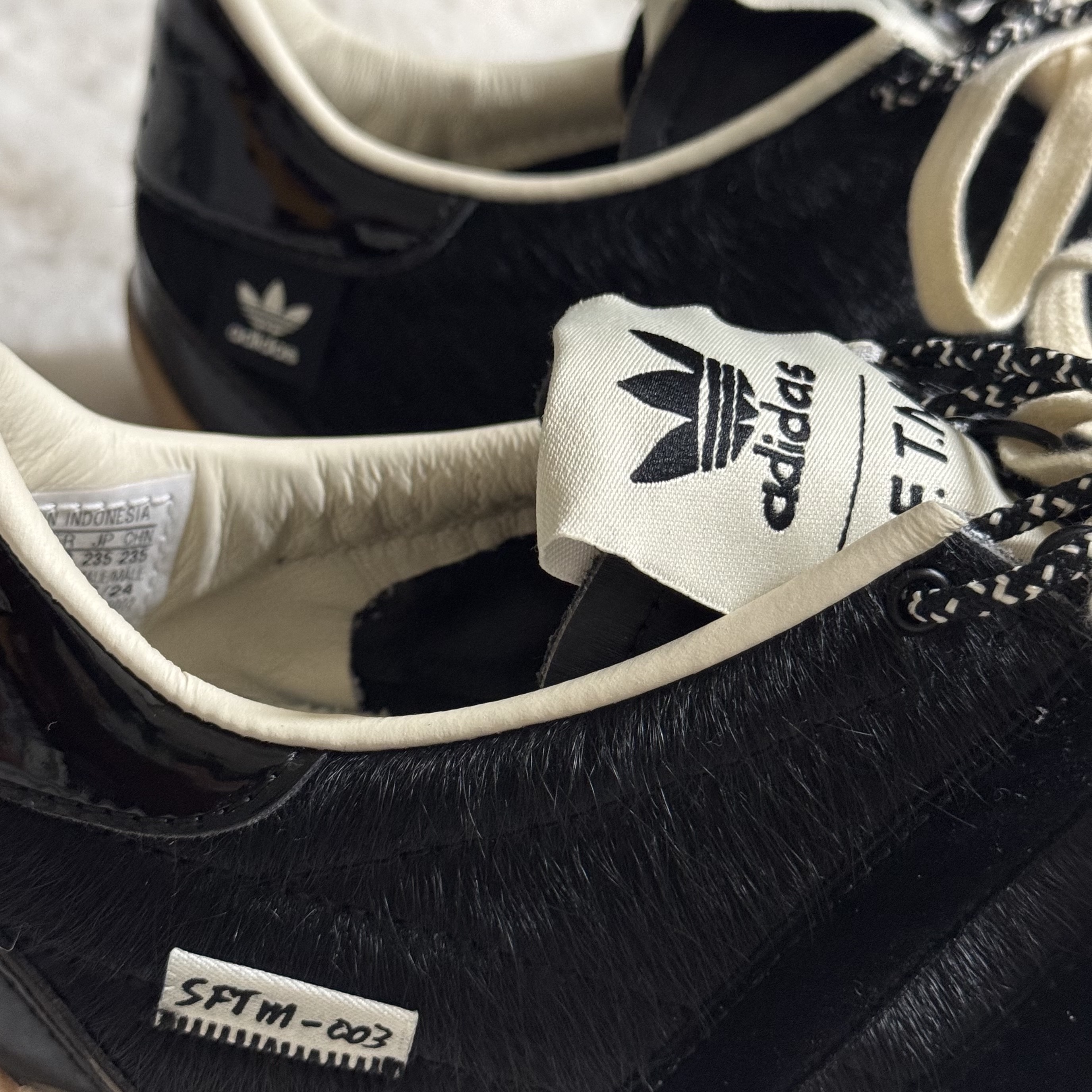 Adidas x Song for the Mute Country OG Core Black Cream White 착용 스타일 - 2