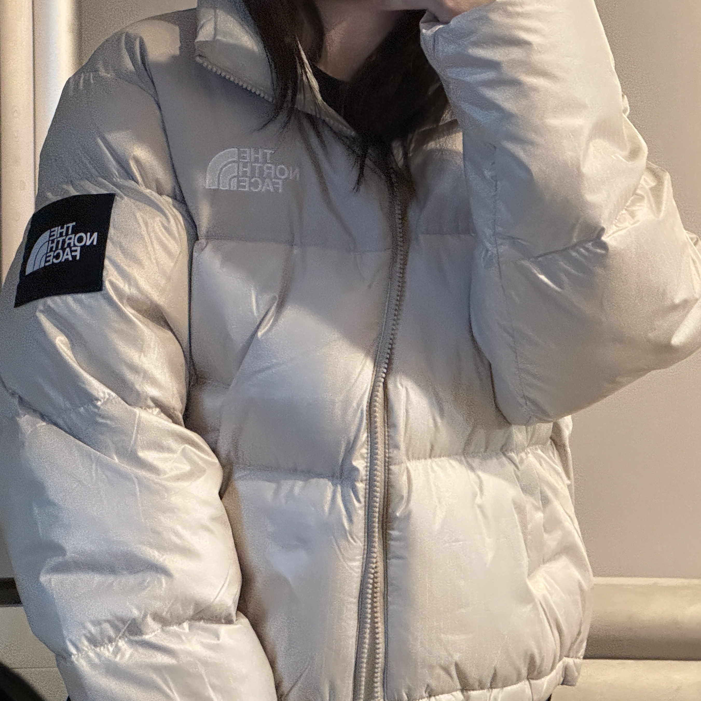(W) The North Face White Label Novelty Nuptse Down Jacket Cream Beige 착용 스타일 - 3