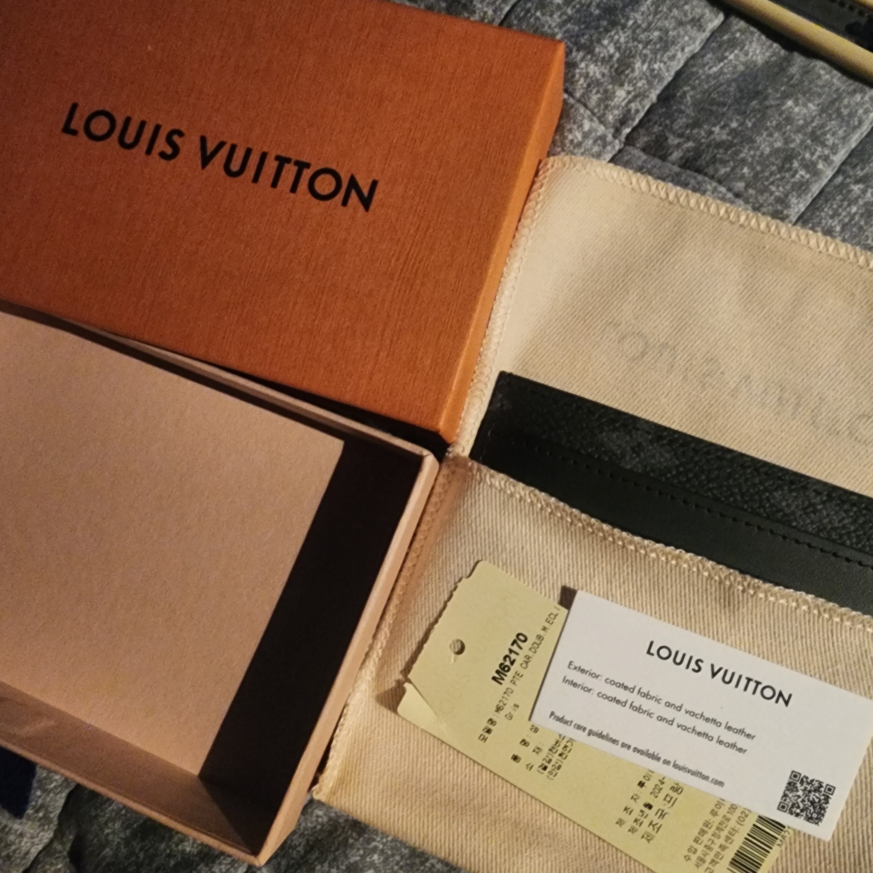 Louis Vuitton Double Card Holder Monogram Eclipse 착용 스타일