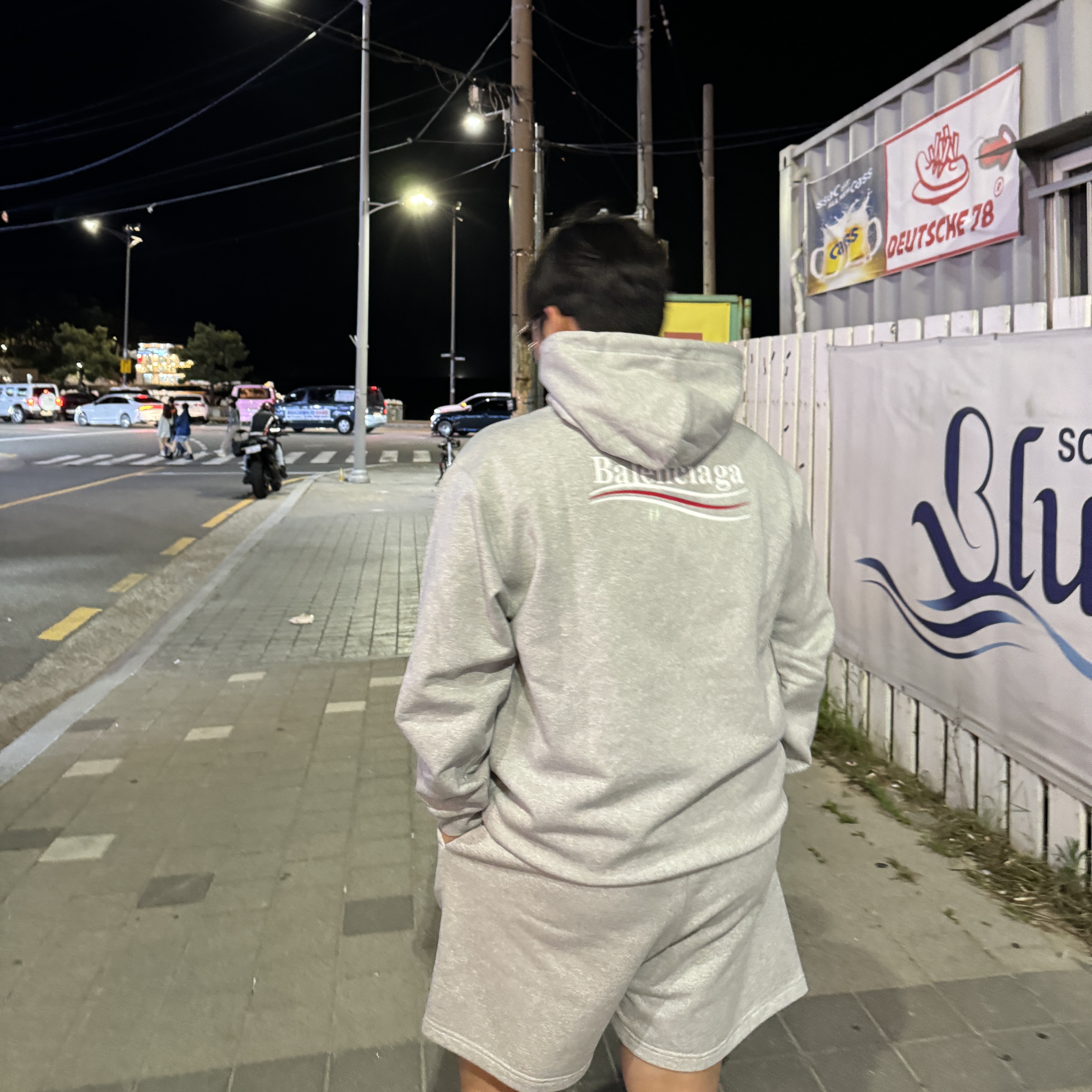 Balenciaga Political Campaign Medium Fit Hoodie Grey, Balenciaga Political Campaign Sweatshorts Grey 착용 스타일