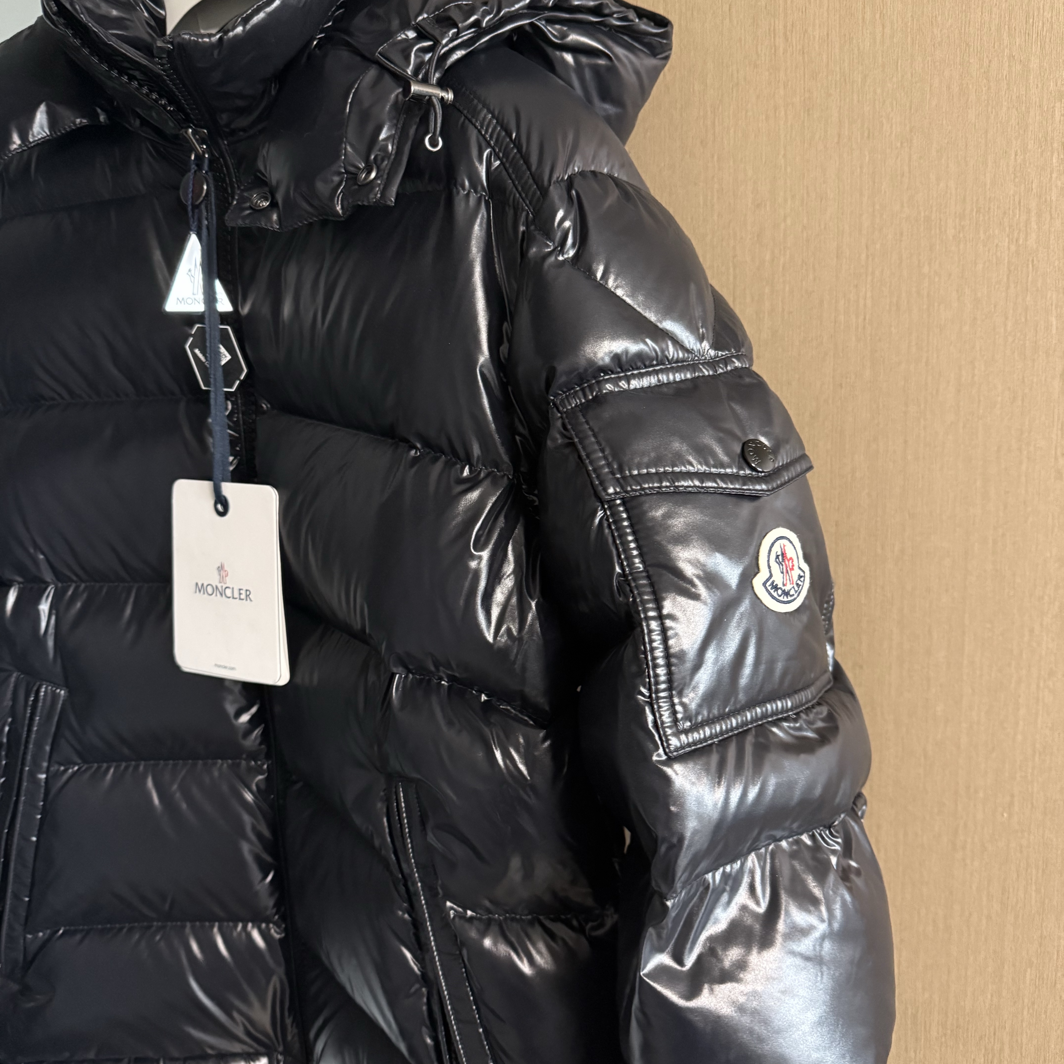Moncler Maya Short Down Jacket Black - 24FW, Stone Island 43028 Seamless Tunnel Nylon Down-TC Anti Drop Down Blouson Black - 24FW 착용 스타일 - 2