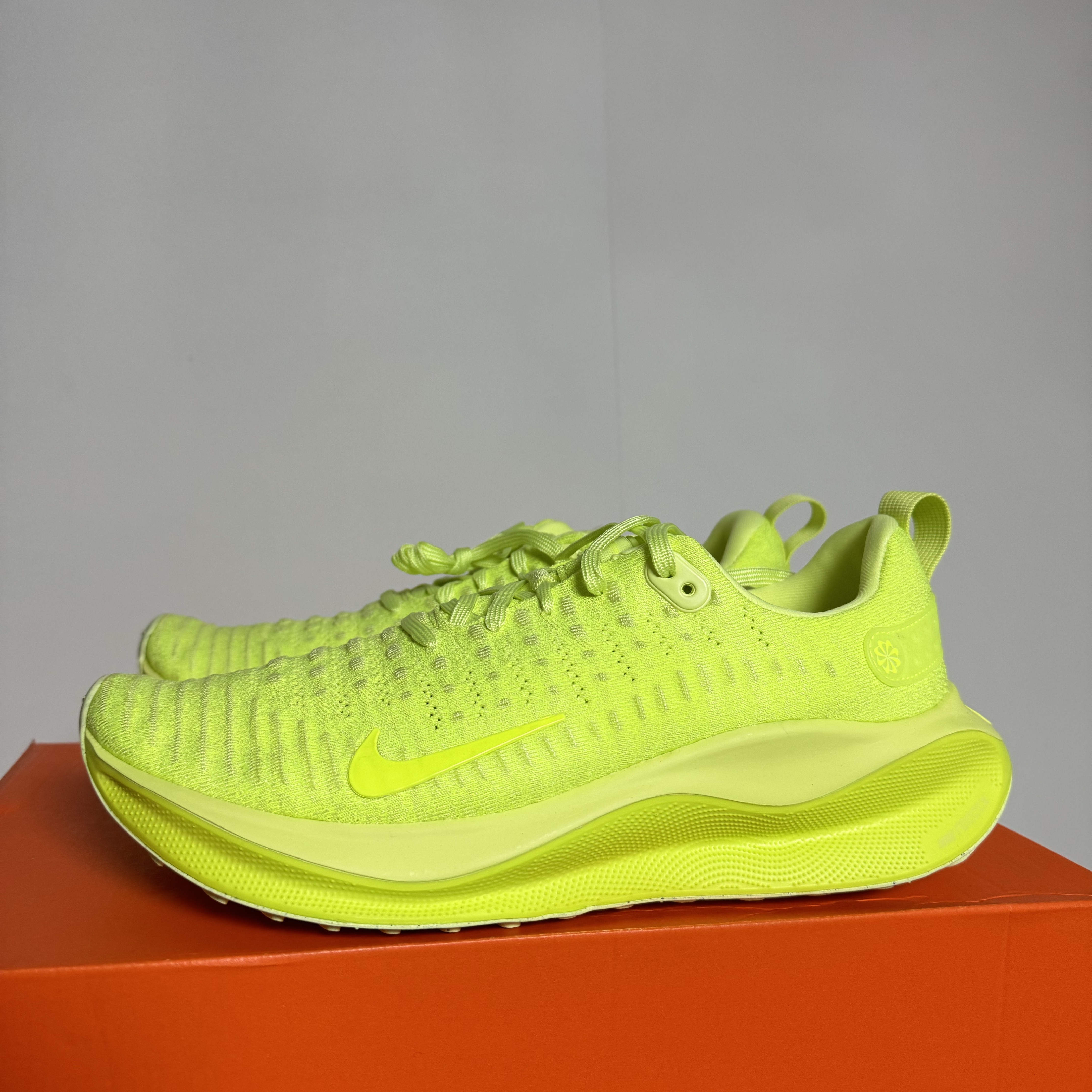 Nike ReactX Infinity Run 4 Volt Black 착용 스타일