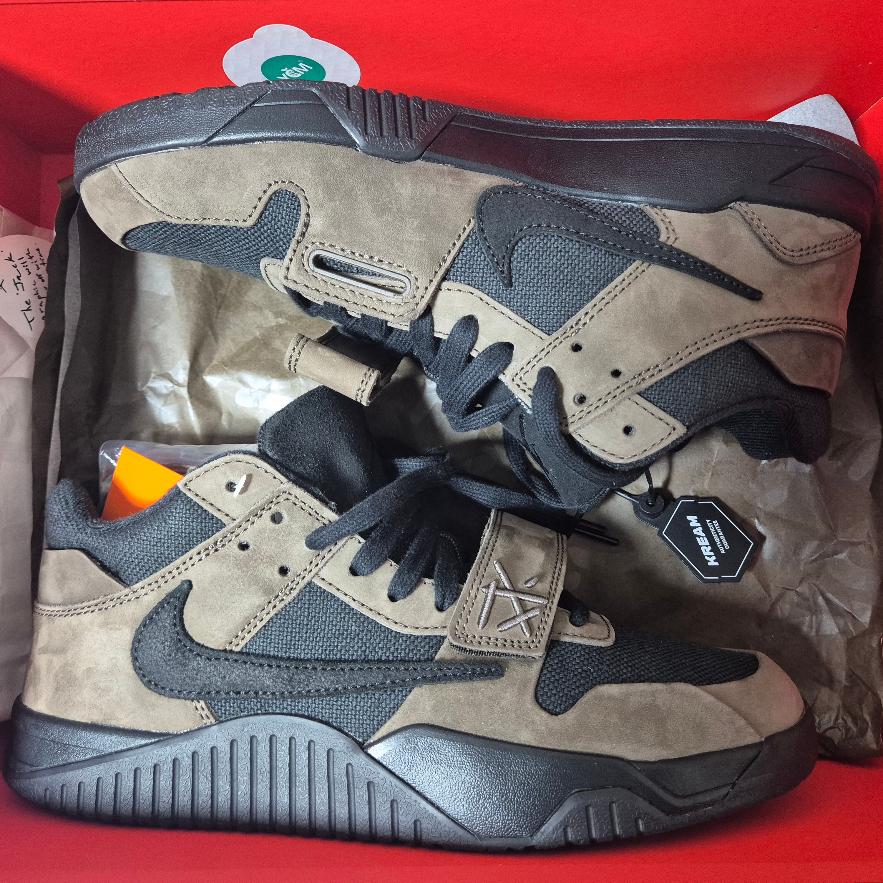 Jordan x Travis Scott Jumpman Jack TR Black and Dark Mocha 착용 스타일