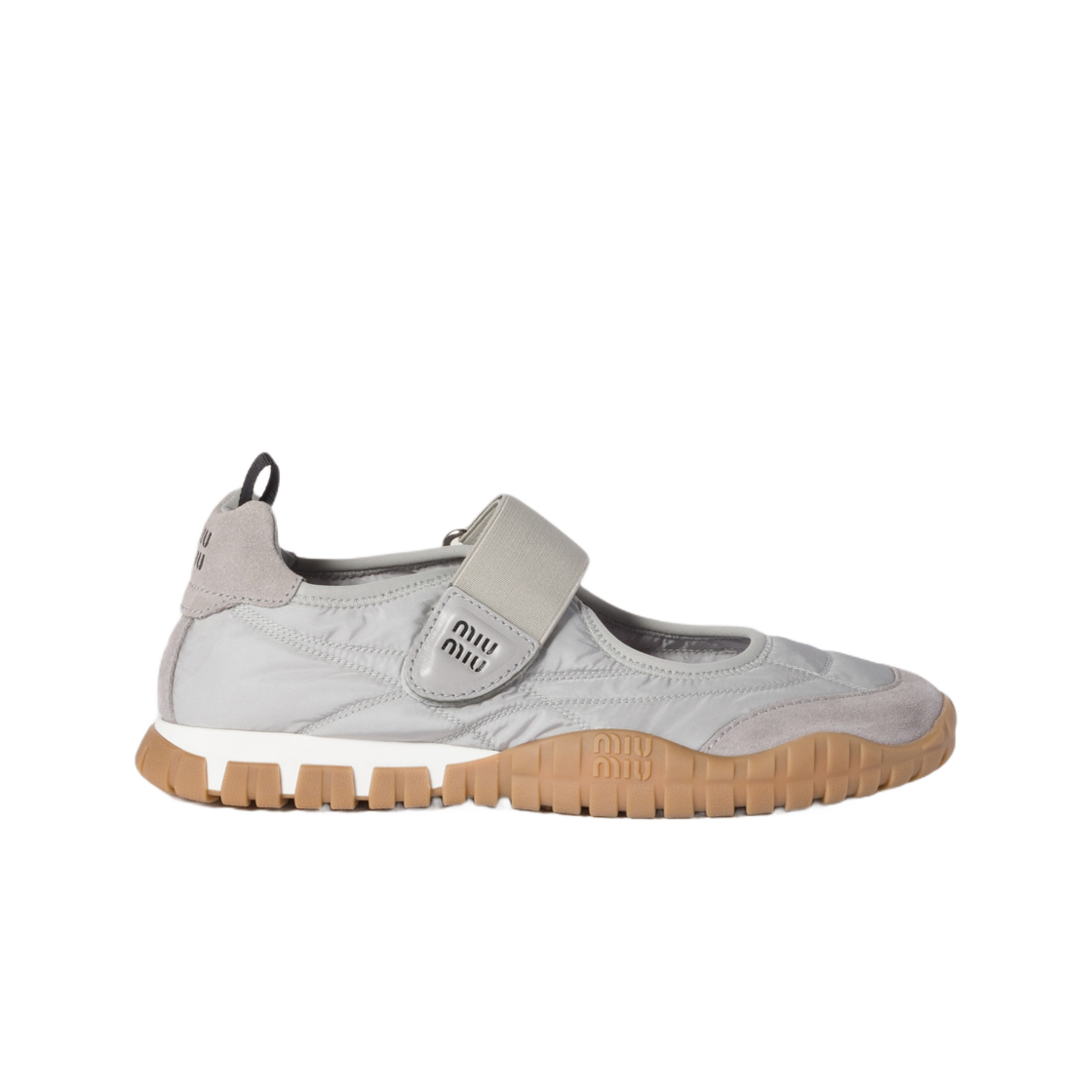 [20% 쿠폰] (W) 미우 미우 타이어 테크니컬 패브릭 앤 스웨이드 발레리나 클라우디 그레이([20% 쿠폰] (W) Miu Miu Tyre Technical Fabric and Suede Ballerinas Cloudy Gray)