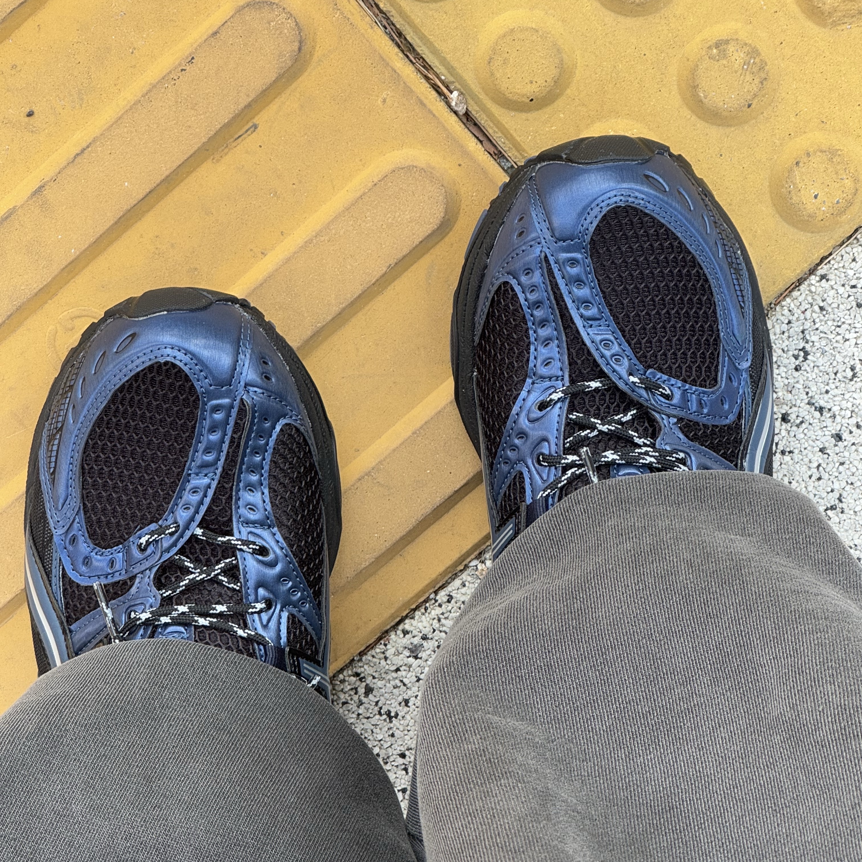 Asics Gel-Nimbus 10.1 Black Grand Shark 착용 스타일