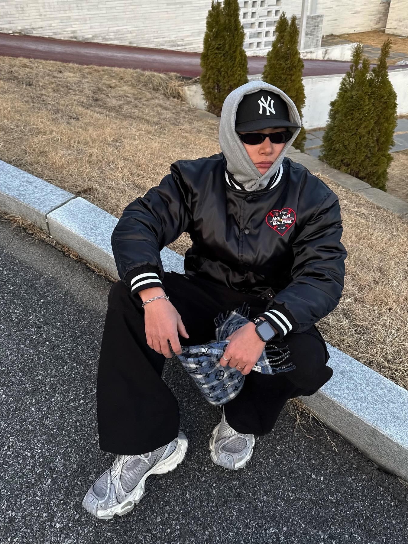 Balenciaga Stapler Sneaker Beige Grey, Aime Leon Dore x New Era 59FIFTY Yankees Hat Navy 착용 스타일 - 1