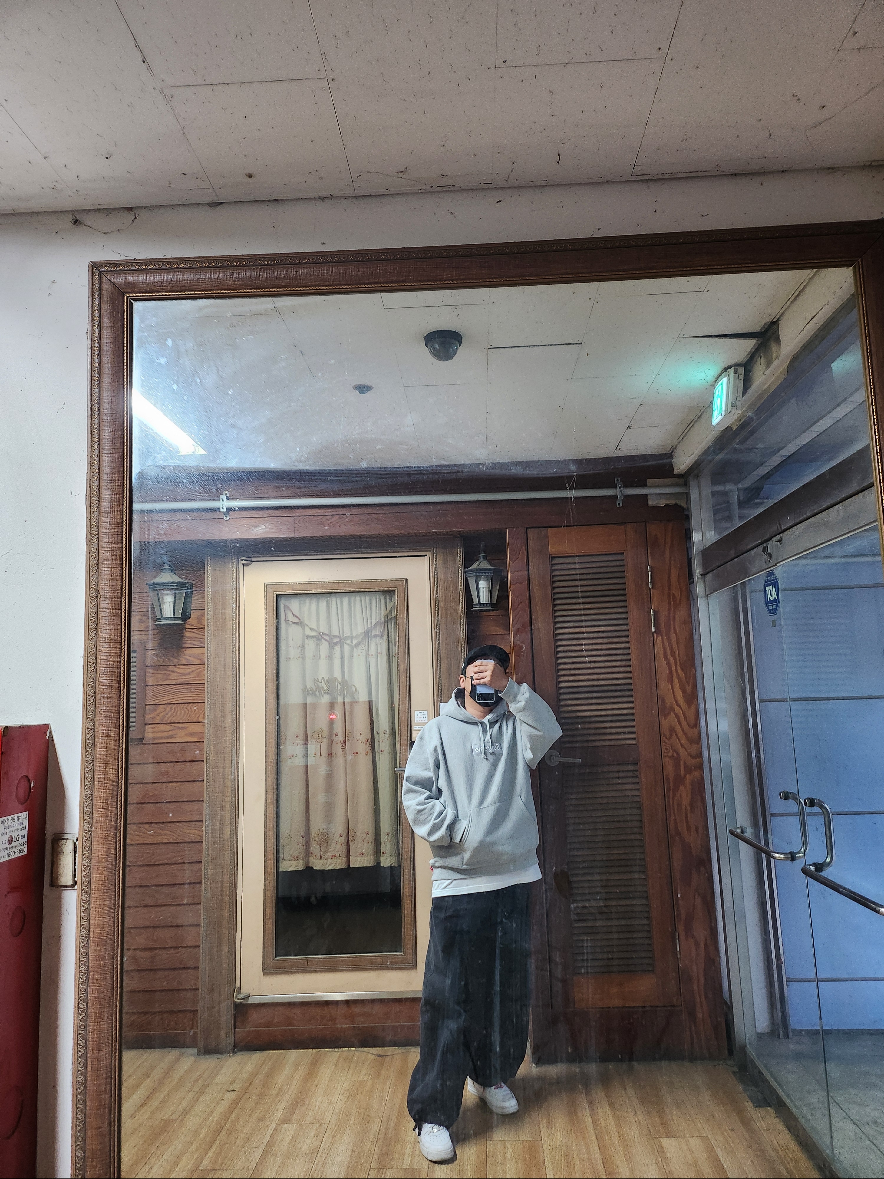 Supreme Box Logo Hooded Sweatshirt Heather Grey - 24FW, Nike x Supreme Air Force 1 Low White 착용 스타일