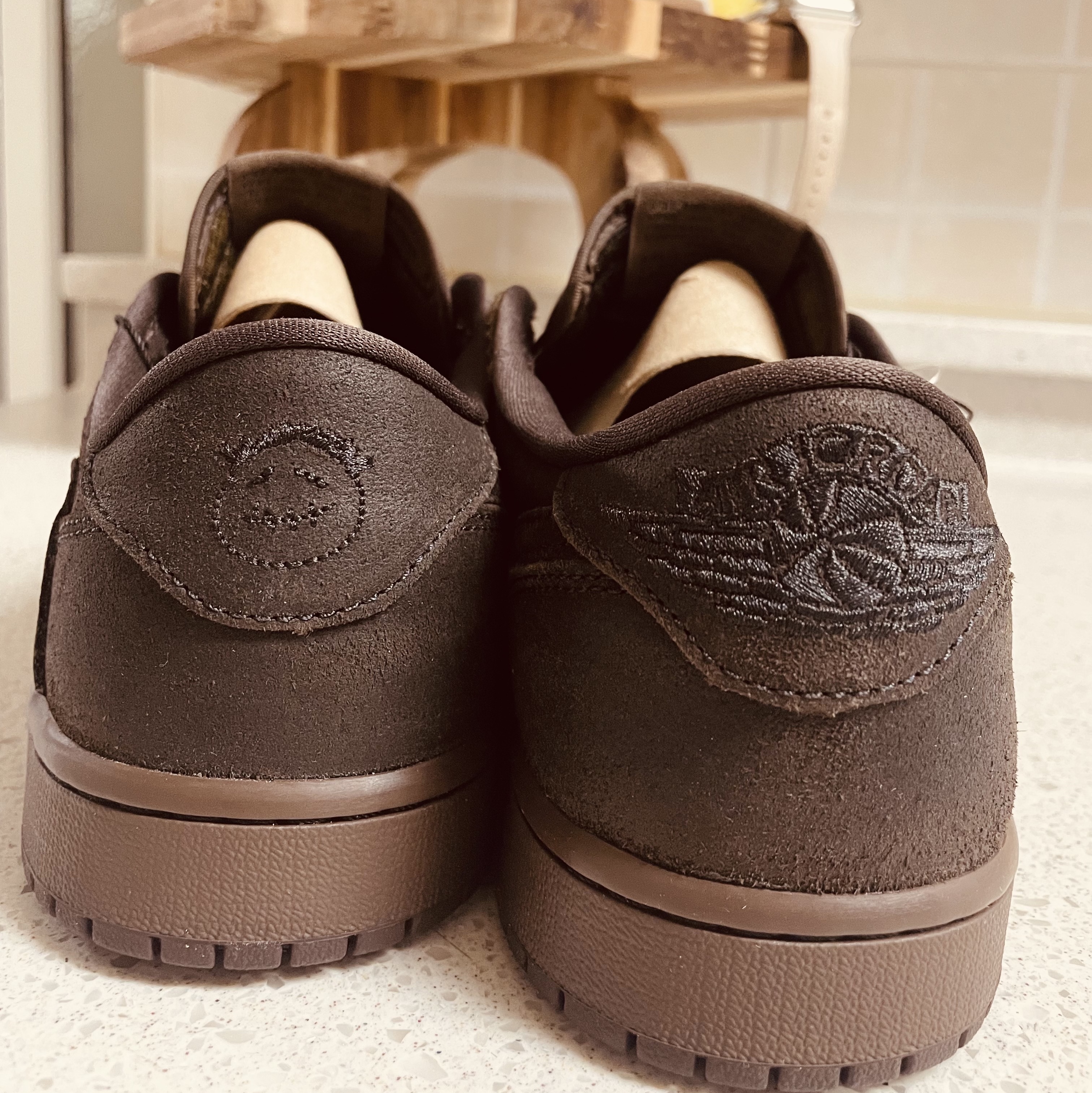 Jordan 1 x Travis Scott Retro Low OG SP Velvet Brown and Dark Mocha, Jordan 1 x Travis Scott Retro Low OG SP Black Phantom 착용 스타일 - 2