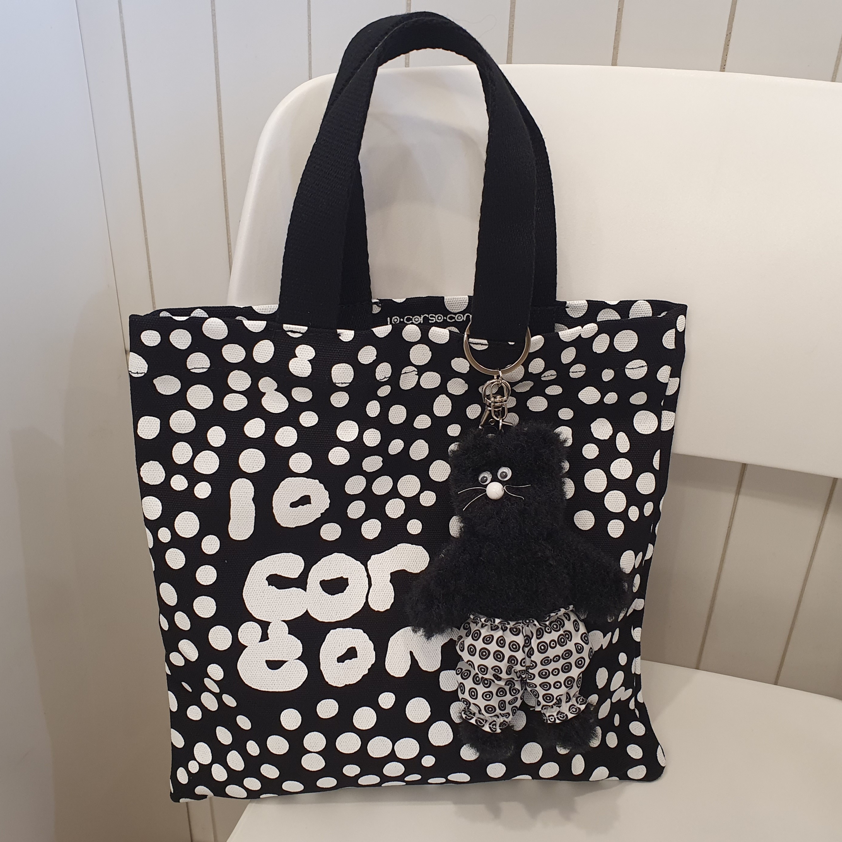 Monamhee x 10 Corso Como Bianco Keyring Black 착용 스타일